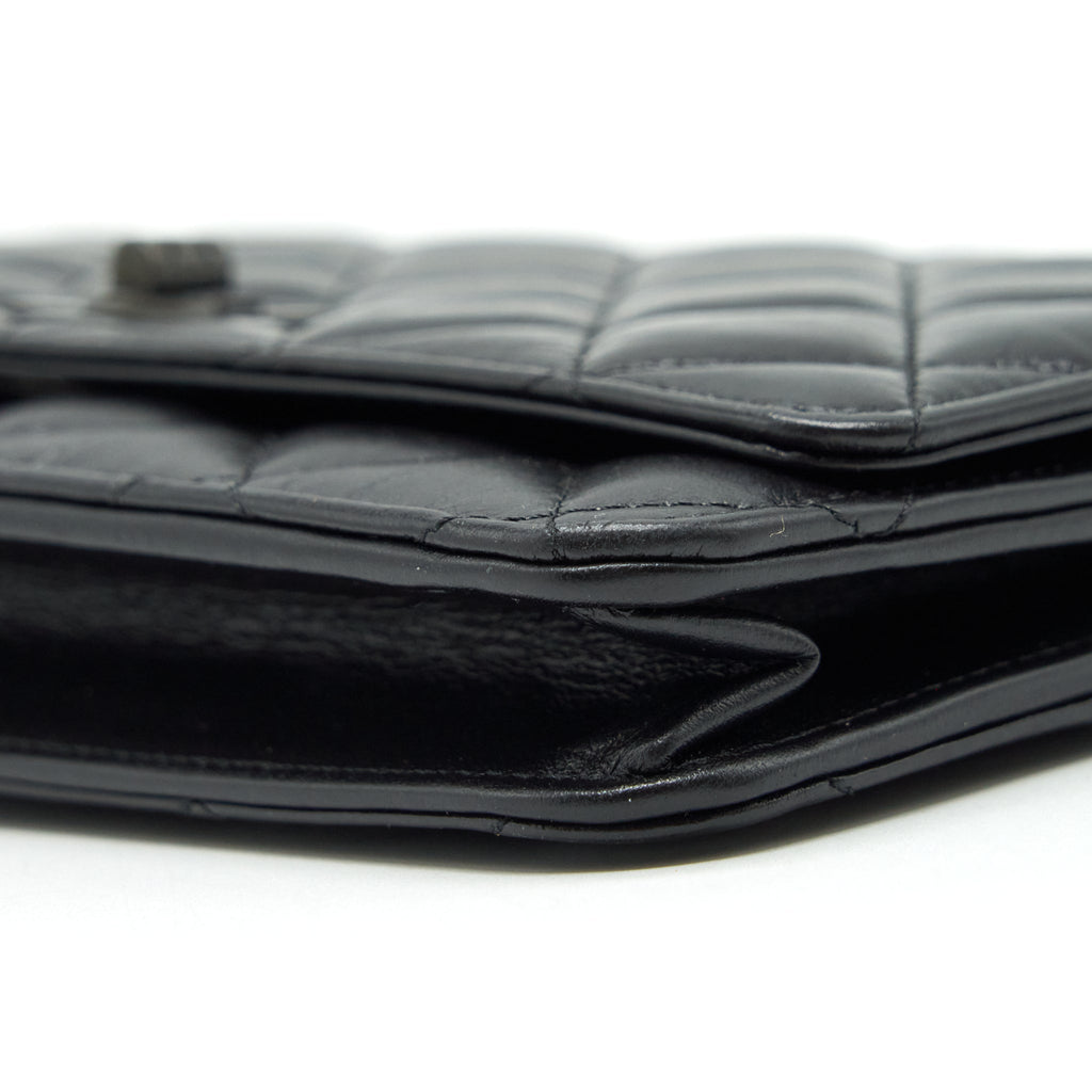 chanel-reissue-wallet-on-chain-aged-calfskin-black-with-black-hardware