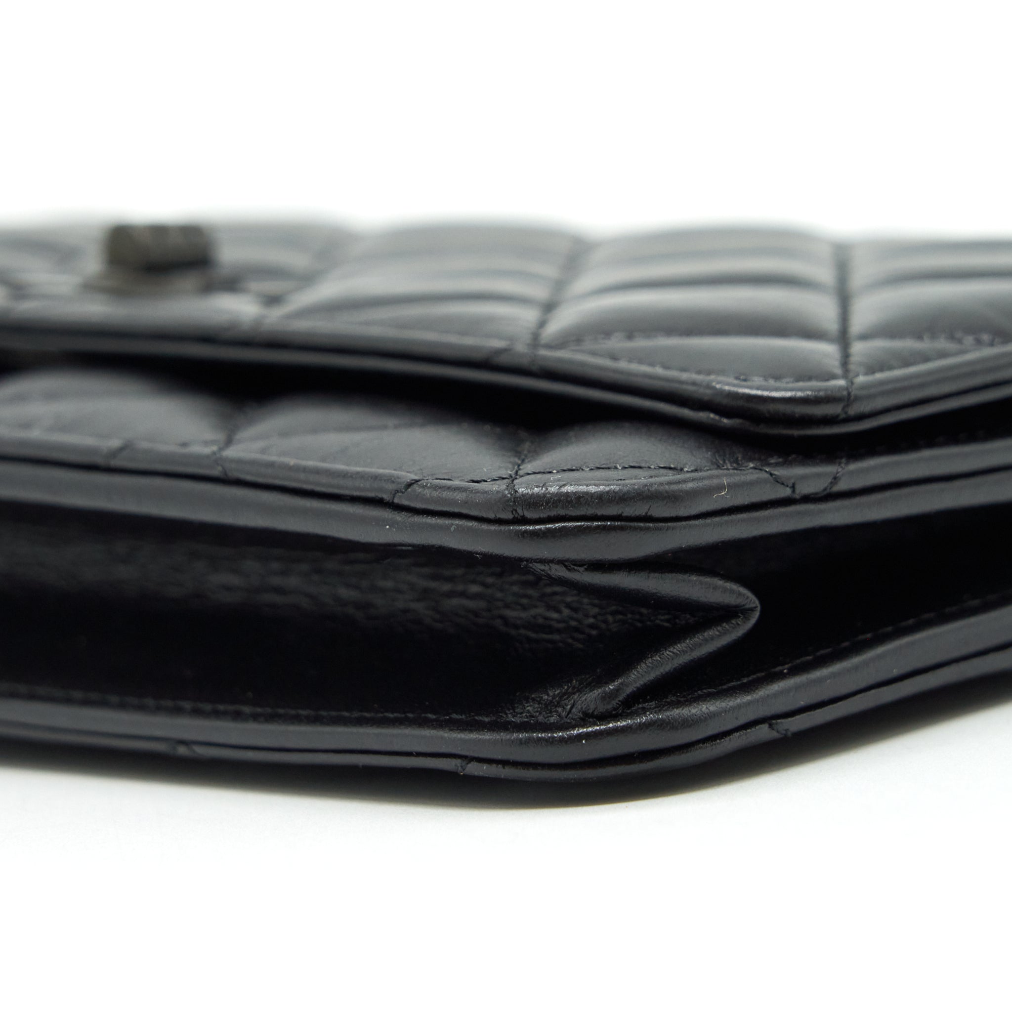 chanel-reissue-wallet-on-chain-aged-calfskin-black-with-black-hardware