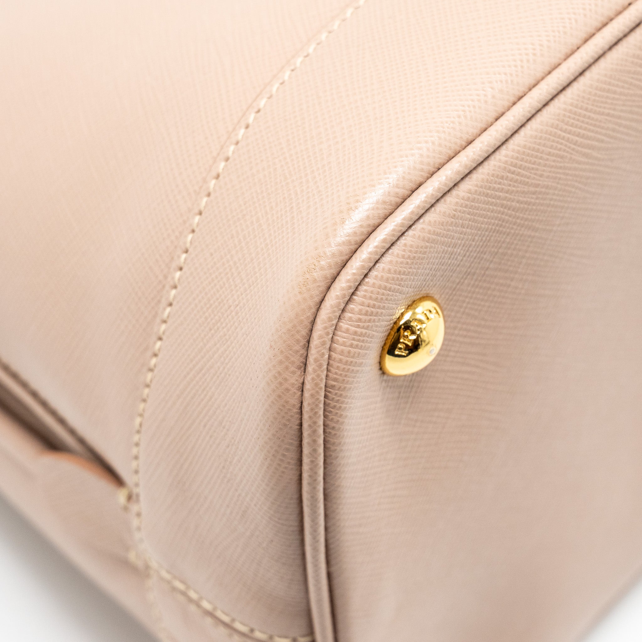 prada-saffiano-vernice-promenade-dome-tote-leather-beige