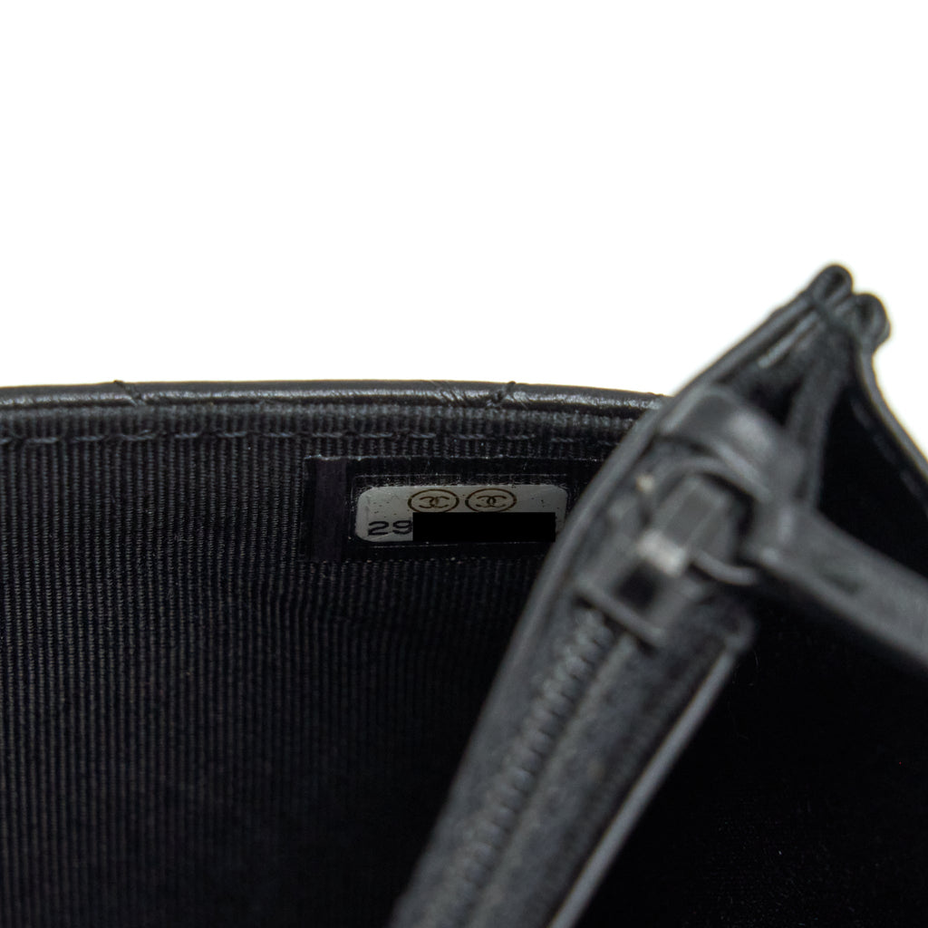 chanel-reissue-wallet-on-chain-aged-calfskin-black-with-black-hardware