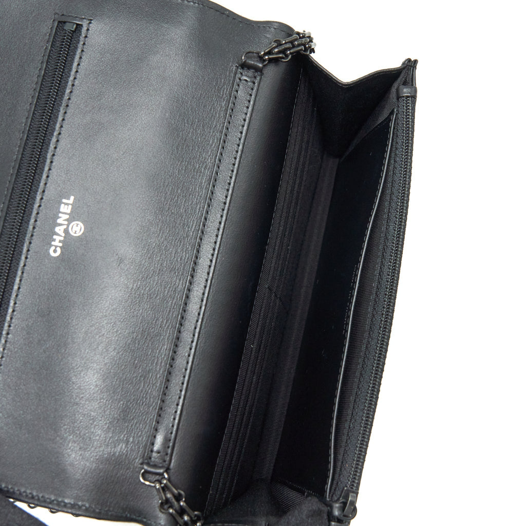 chanel-reissue-wallet-on-chain-aged-calfskin-black-with-black-hardware