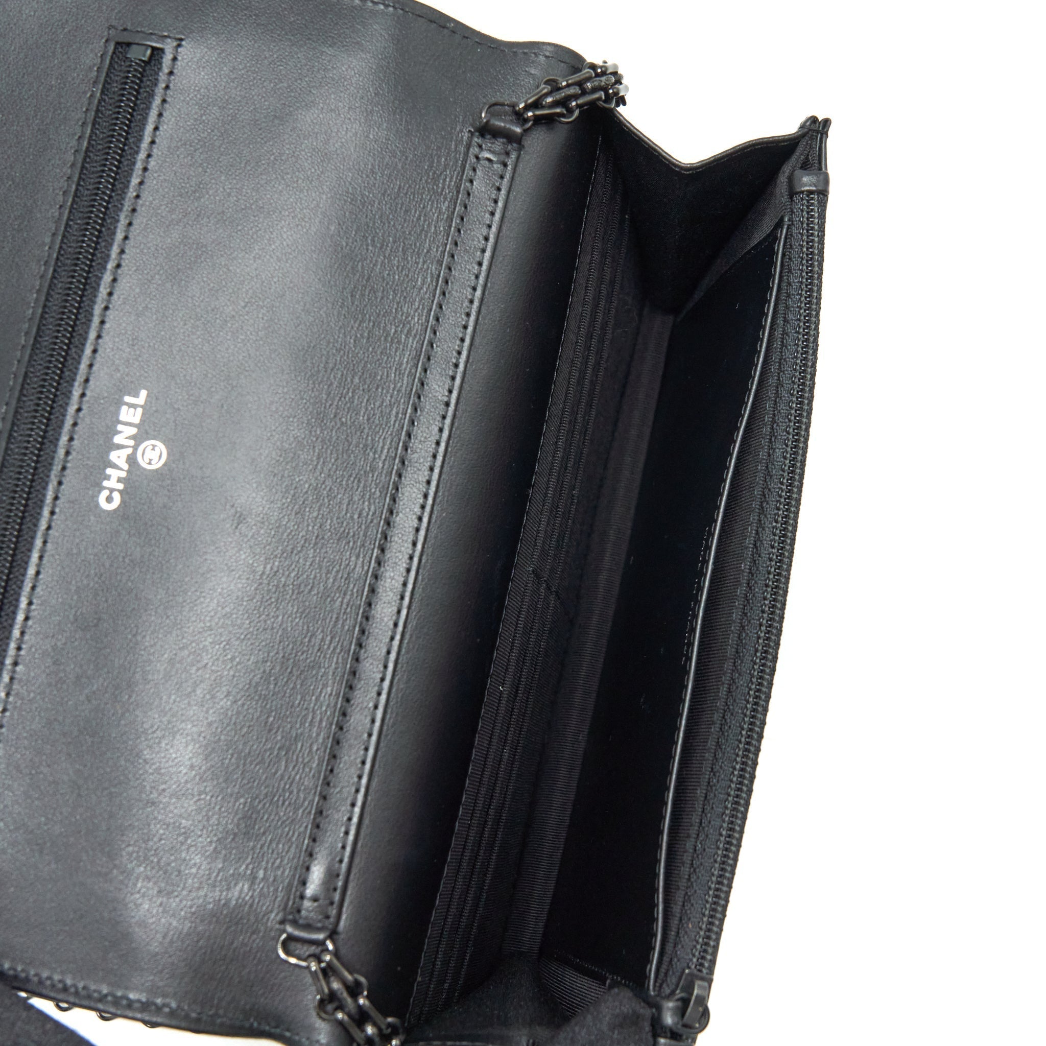 chanel-reissue-wallet-on-chain-aged-calfskin-black-with-black-hardware