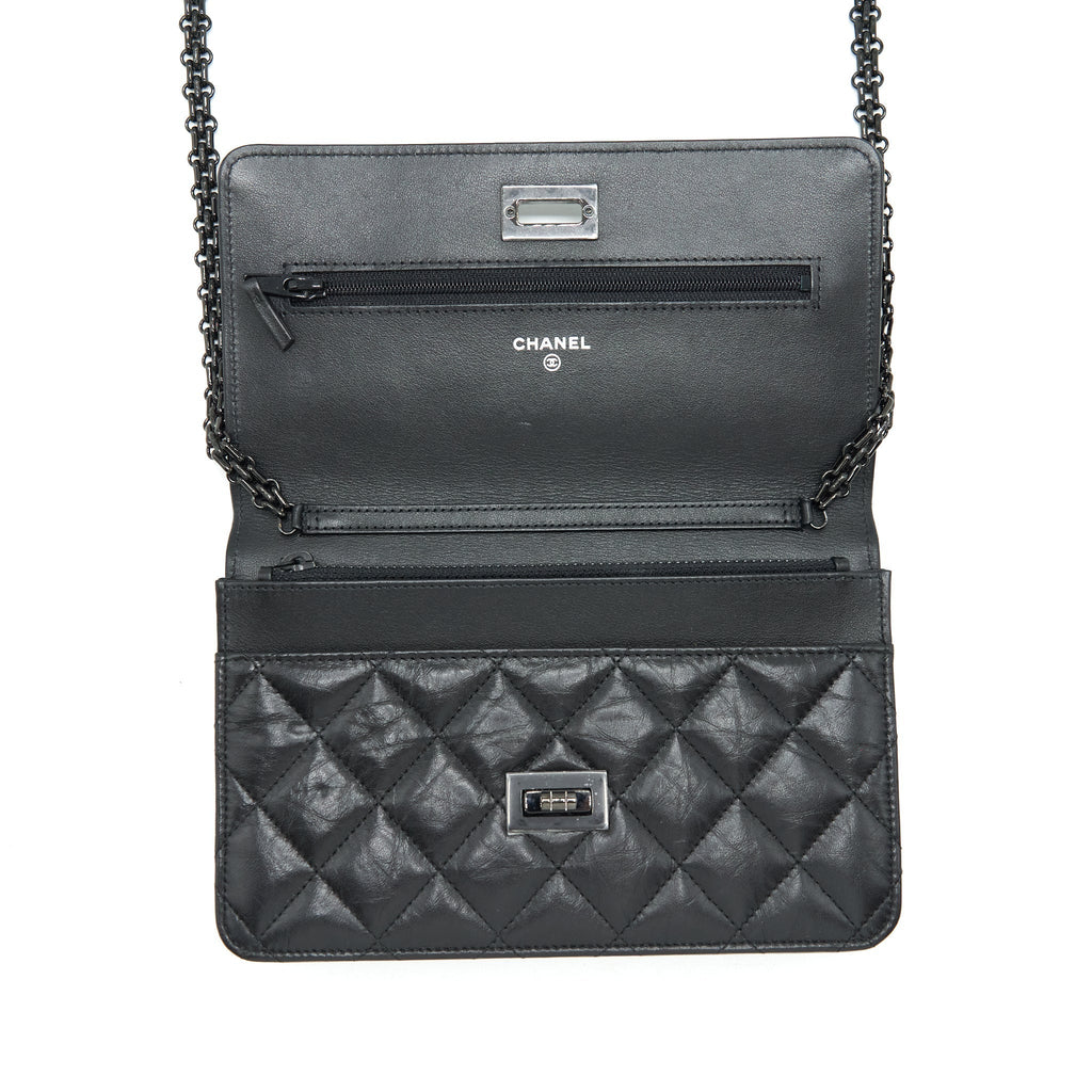 chanel-reissue-wallet-on-chain-aged-calfskin-black-with-black-hardware