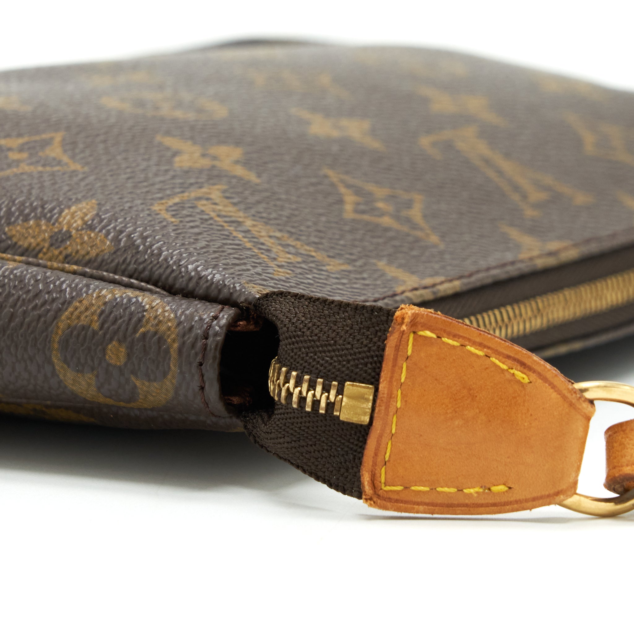 louis-vuitton-vintage-pochette-accessories-monogram-canvas