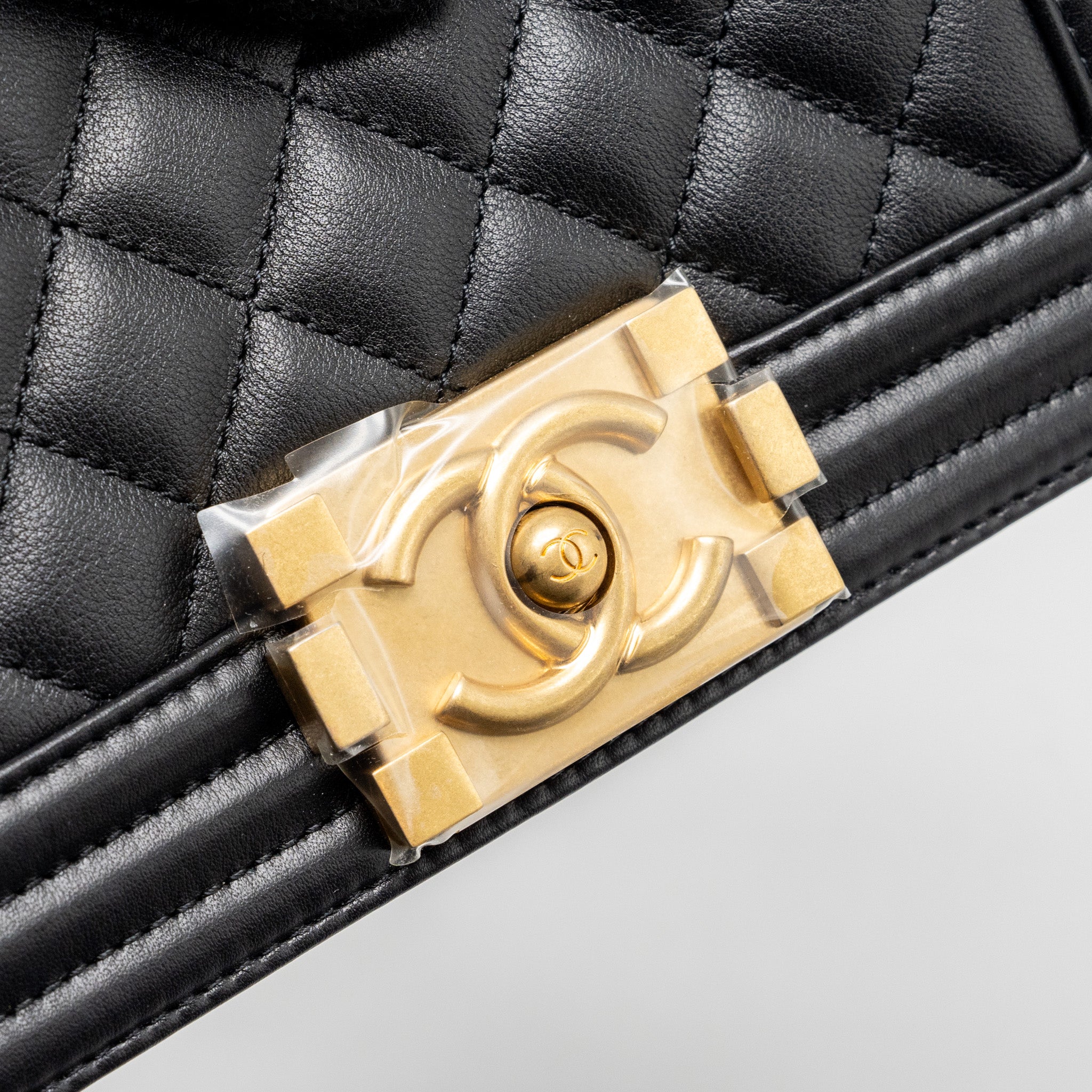 chanel-small-boy-bag-smooth-calfskin-black-ghwmicrochip