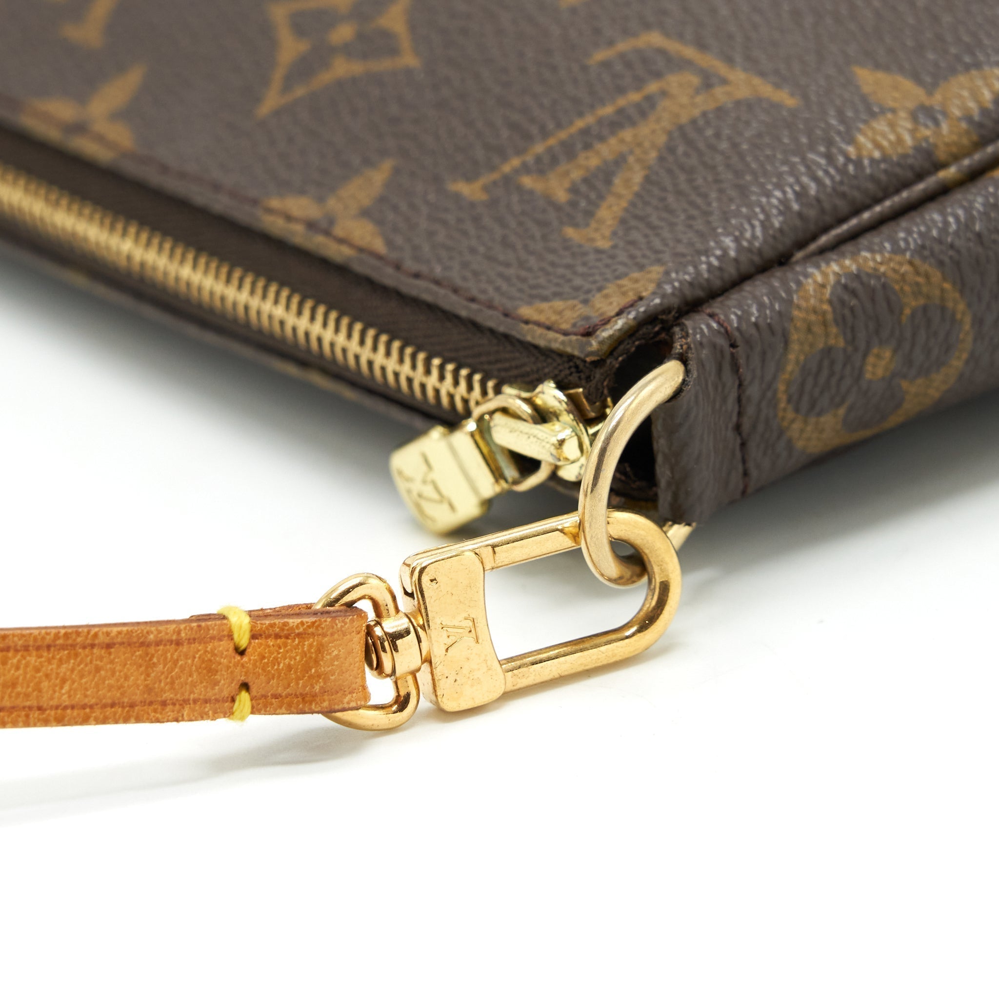 louis-vuitton-vintage-pochette-accessories-monogram-canvas