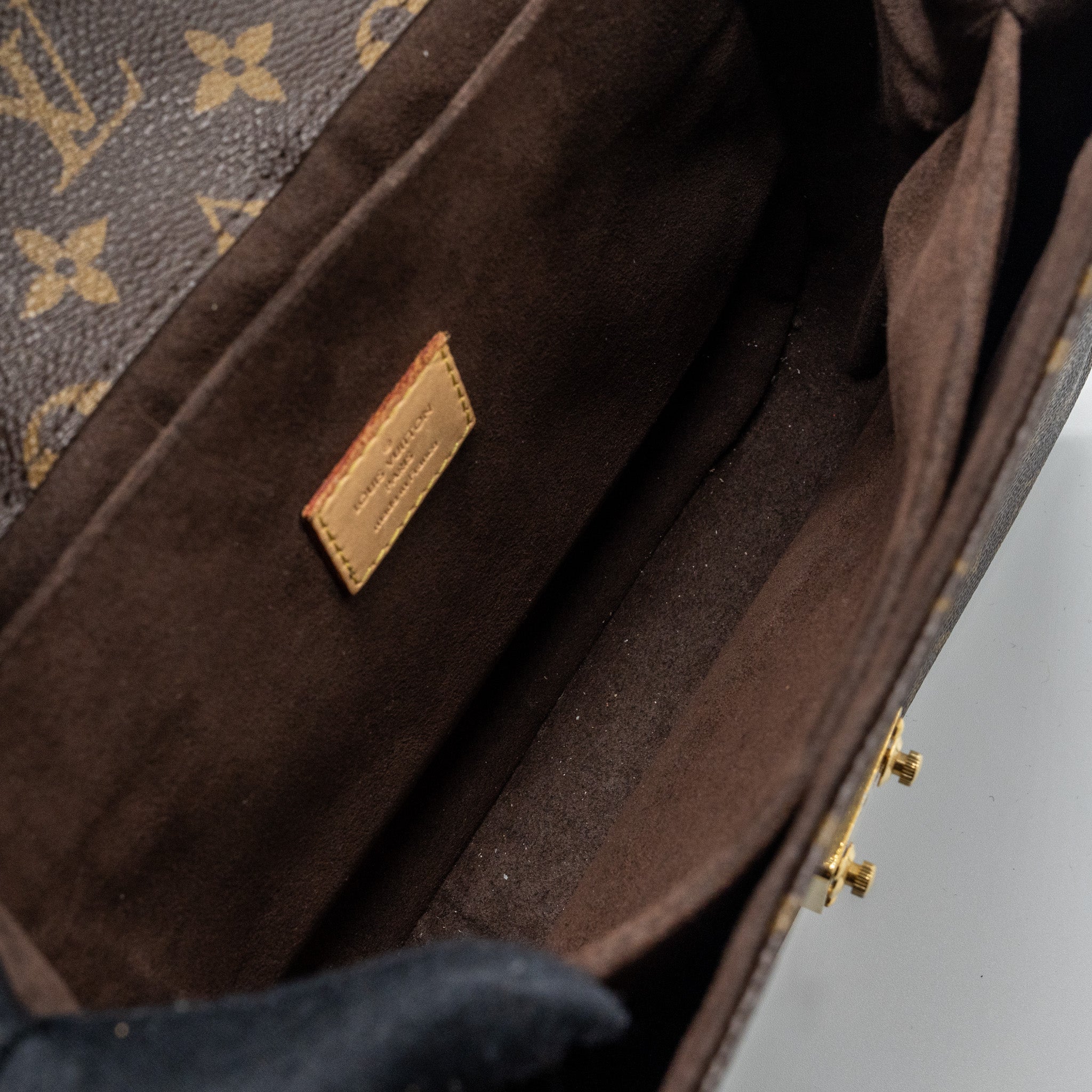 louis-vuitton-pochette-metis-monogram-canvas-ghw-15