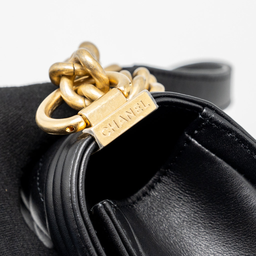 chanel-small-boy-bag-smooth-calfskin-black-ghwmicrochip
