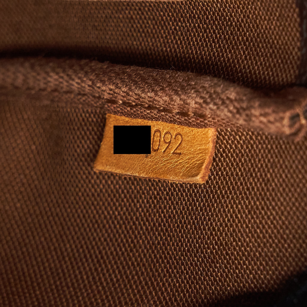 louis-vuitton-vintage-pochette-accessories-monogram-canvas