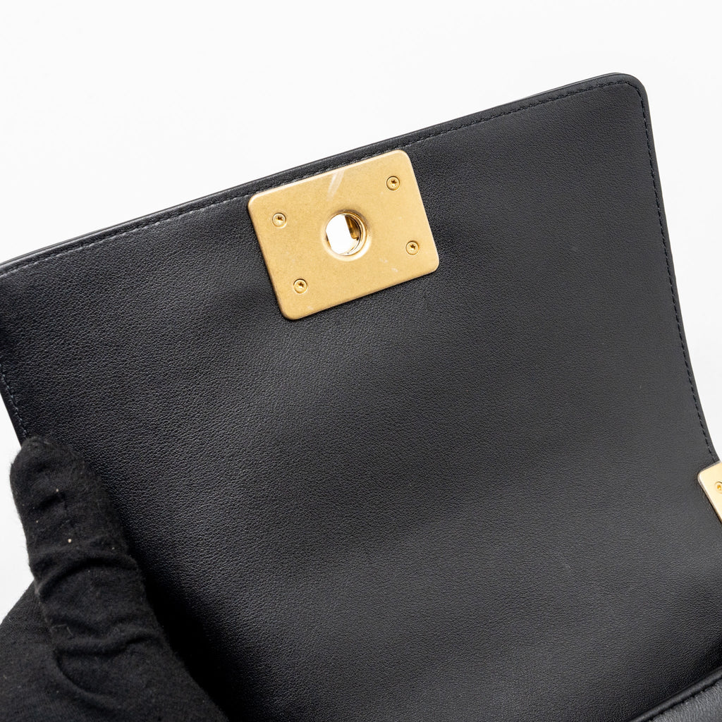 chanel-small-boy-bag-smooth-calfskin-black-ghwmicrochip