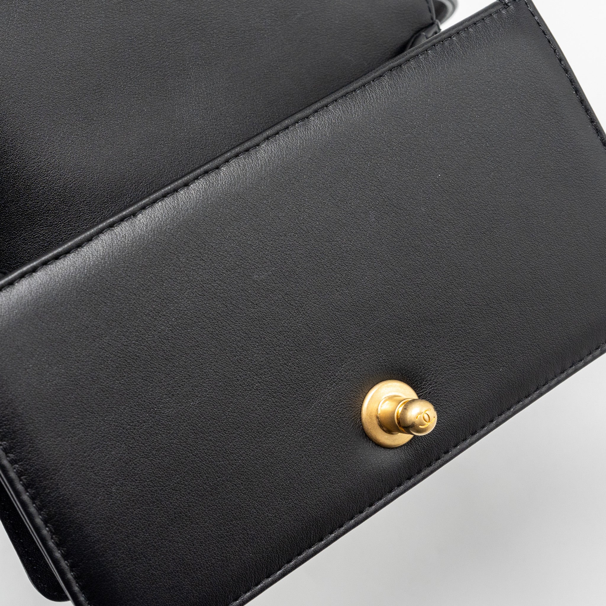 chanel-small-boy-bag-smooth-calfskin-black-ghwmicrochip