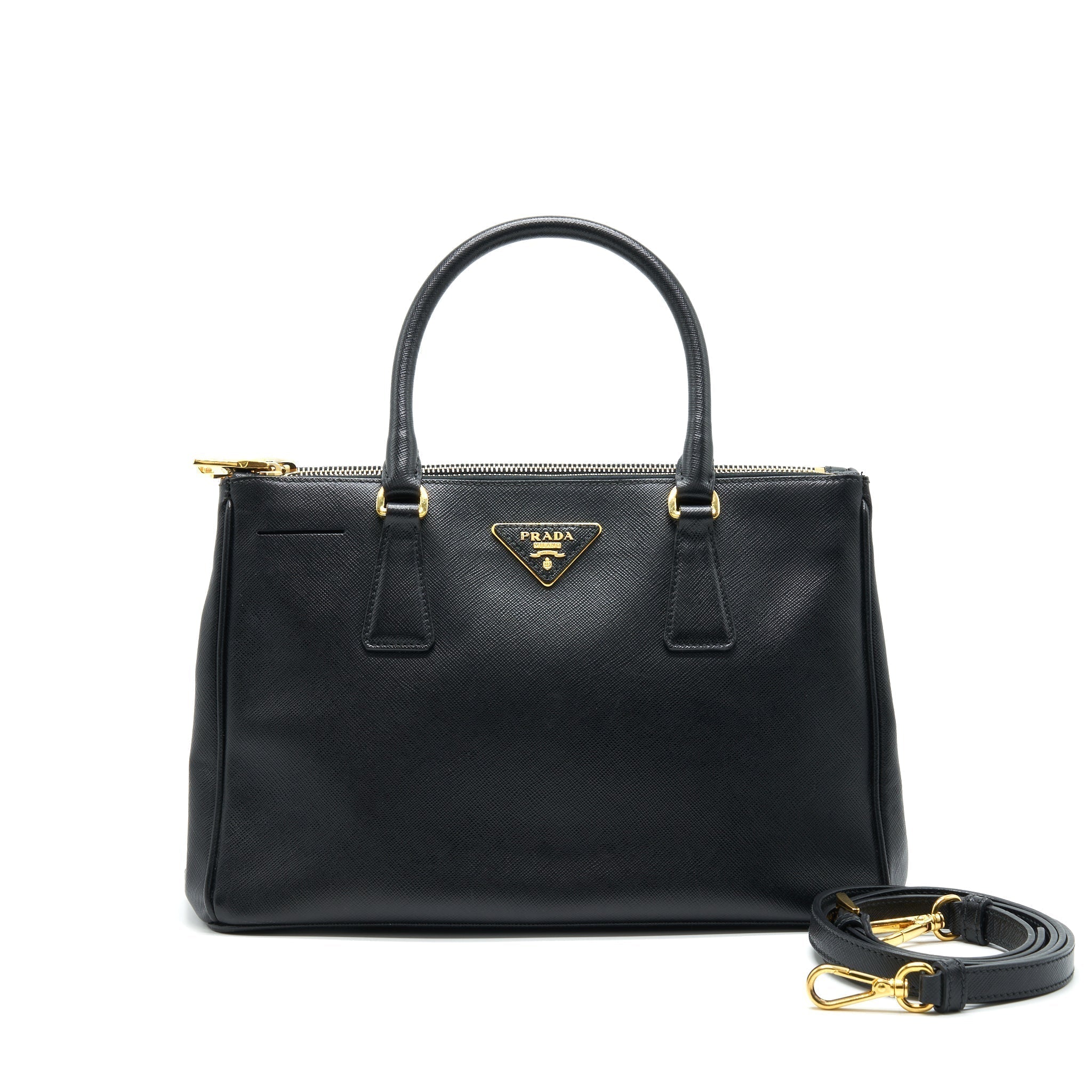 prada-saffiano-tote-bag-in-black
