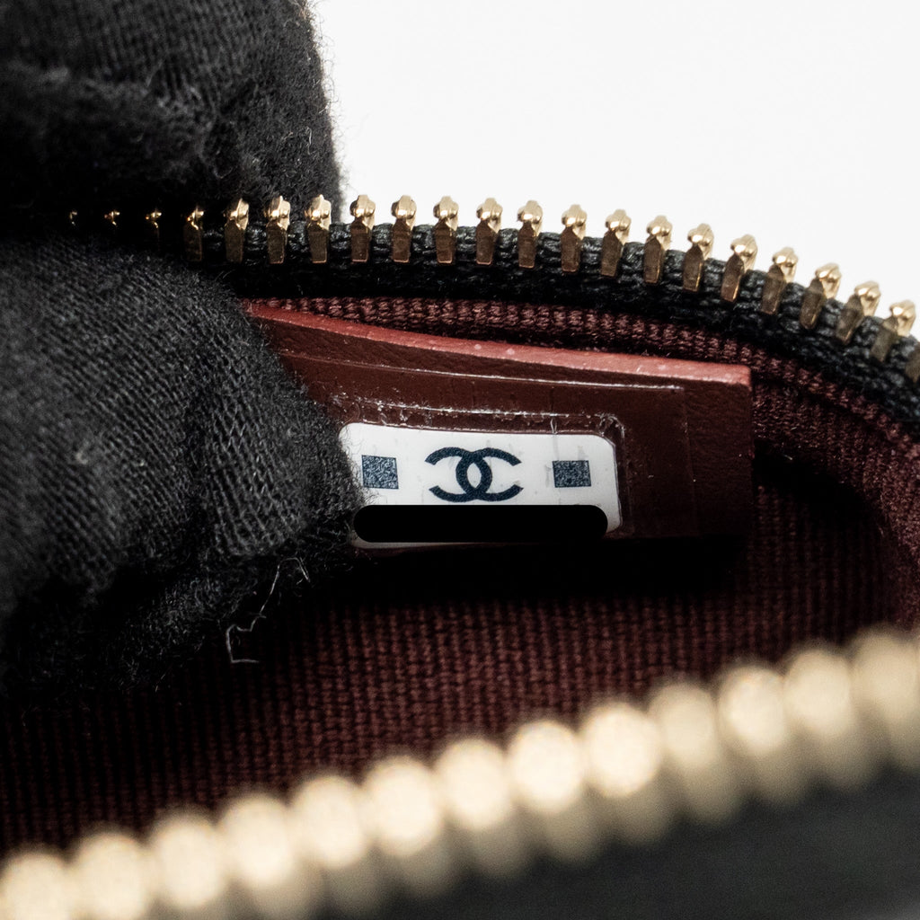 chanel-25p-cc-top-handle-vanity-with-chain-caviar-black-lghwmicrochip-copy-1