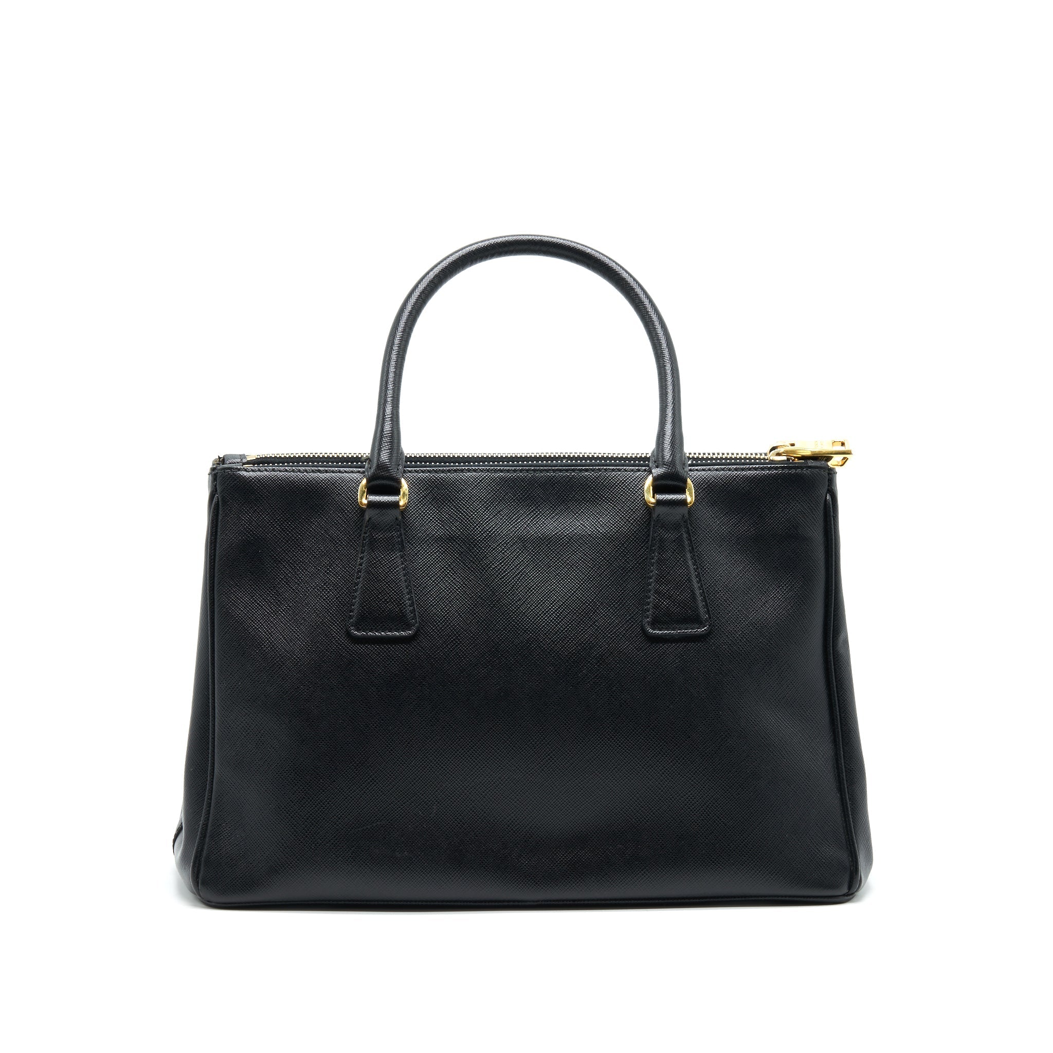 prada-saffiano-tote-bag-in-black