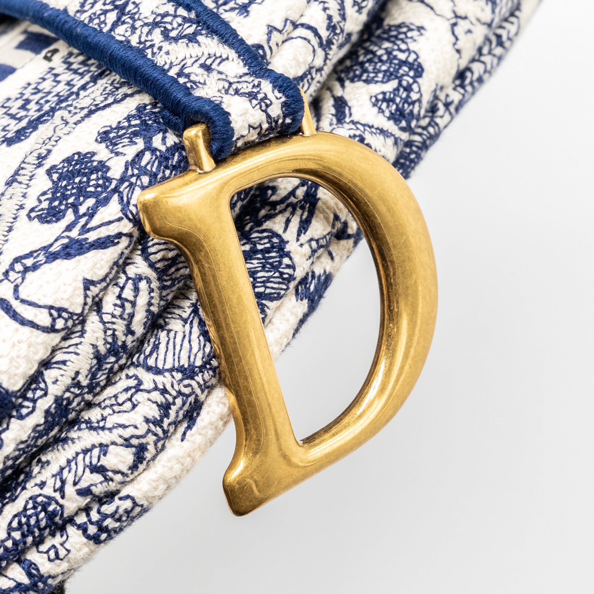 dior-medium-saddle-bag-toile-de-jouy-blue-ghw
