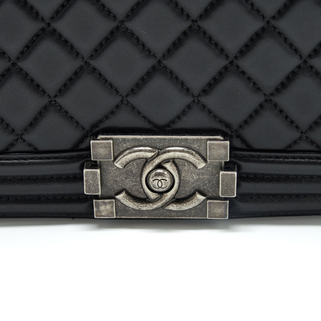 chanel-medium-boy-bag-lambskin-black-ruthenium-sliver-hardware