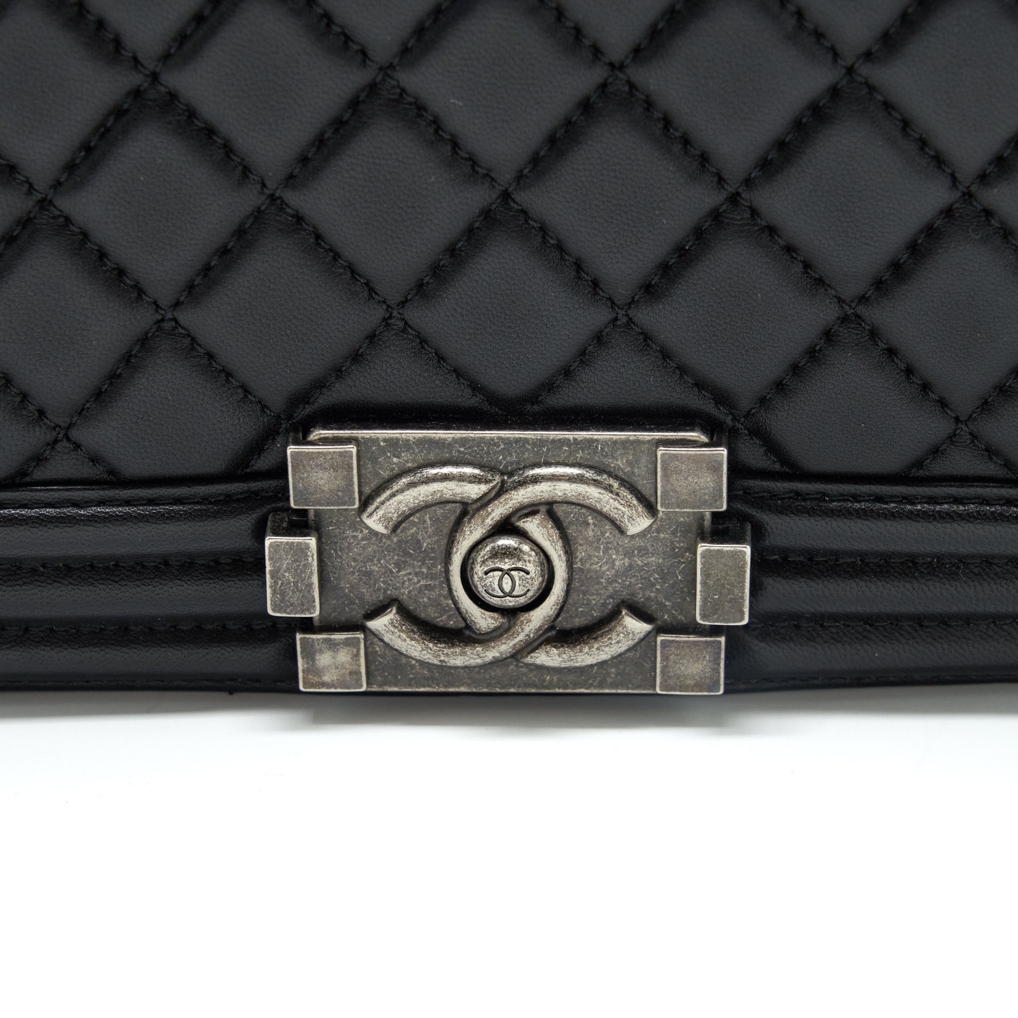 chanel-medium-boy-bag-lambskin-black-ruthenium-sliver-hardware