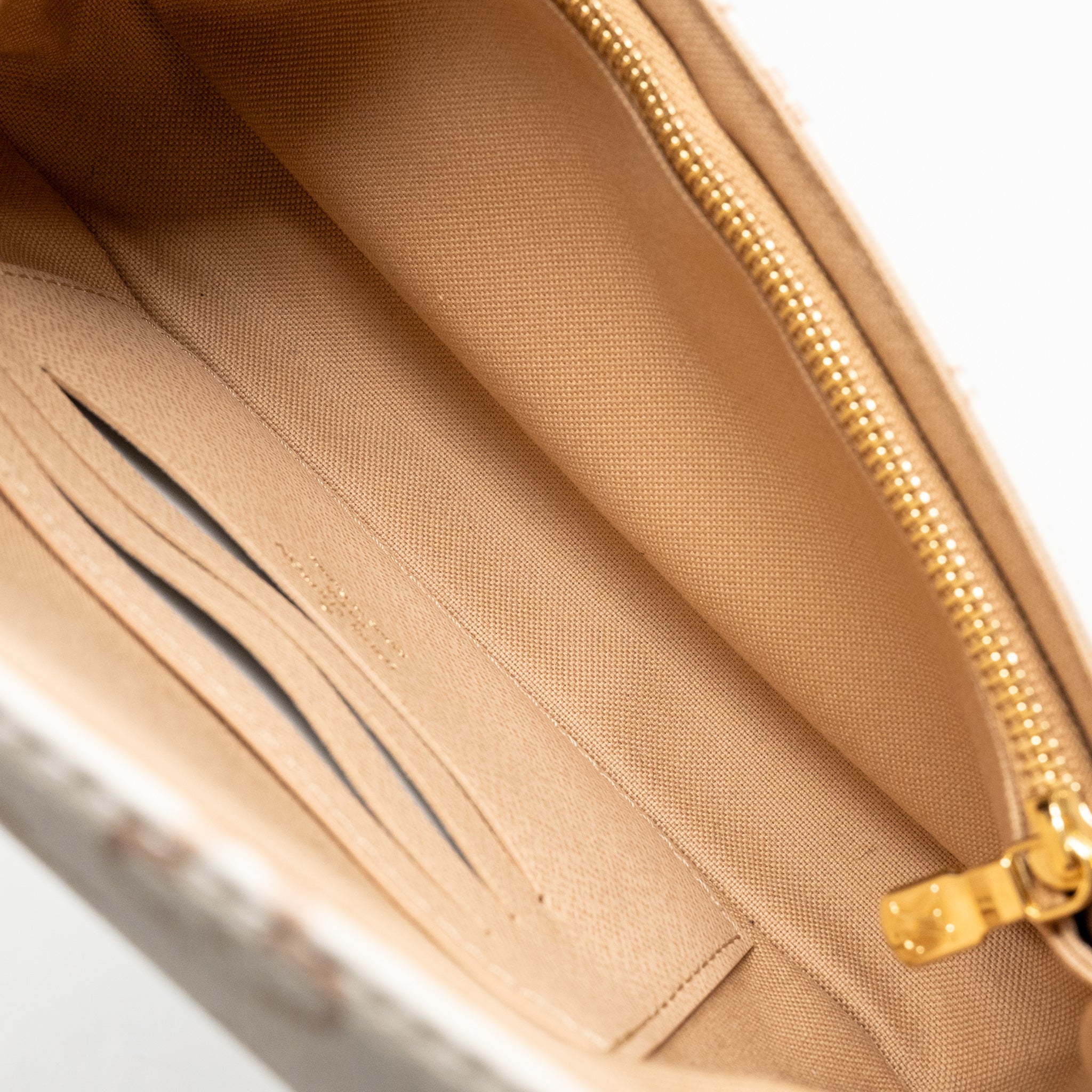 louis-vuitton-ivy-wallet-on-chain-monogram-dune-canvas-beige-cream-ghw