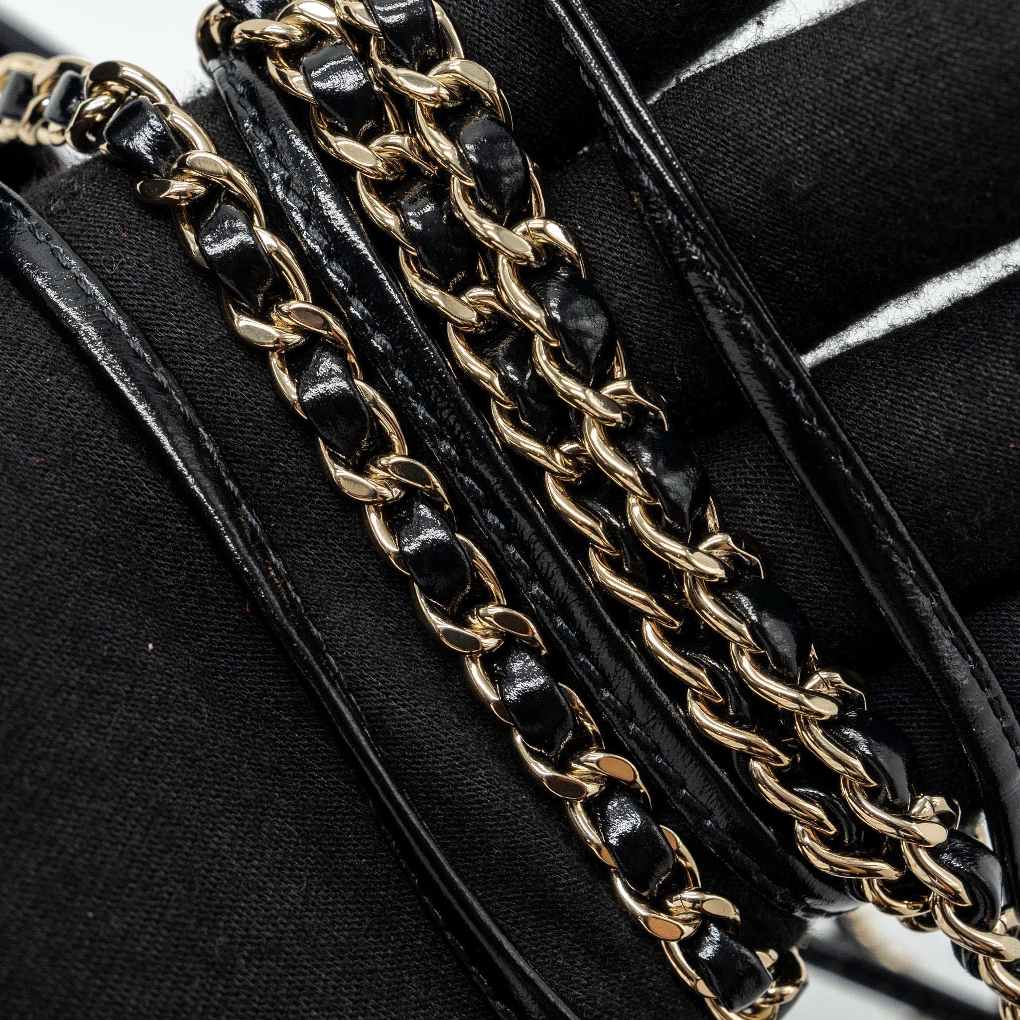 chanel-24c-mini-31-bag-shiny-calfskin-black-lghwmicrochip-1