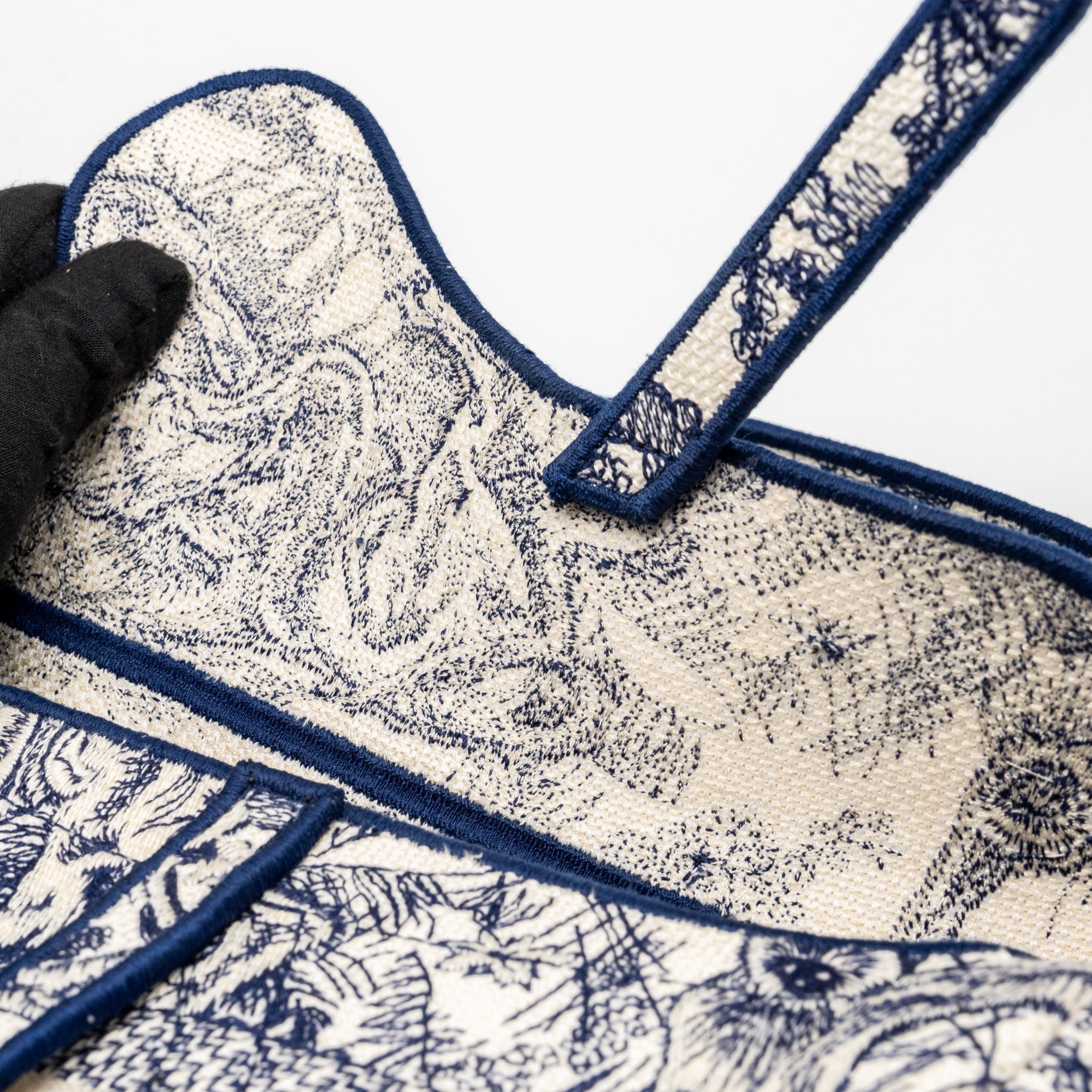 dior-medium-saddle-bag-toile-de-jouy-blue-ghw