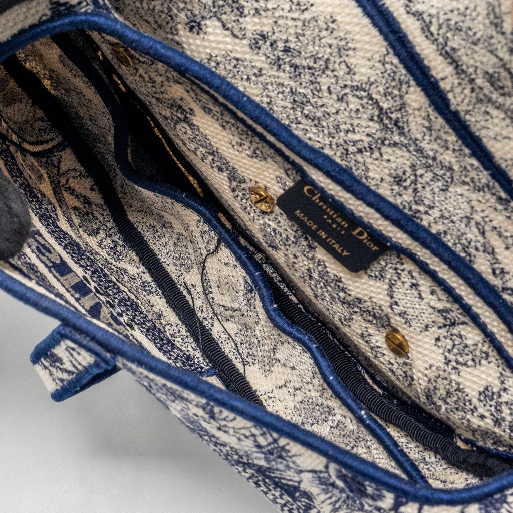 dior-medium-saddle-bag-toile-de-jouy-blue-ghw