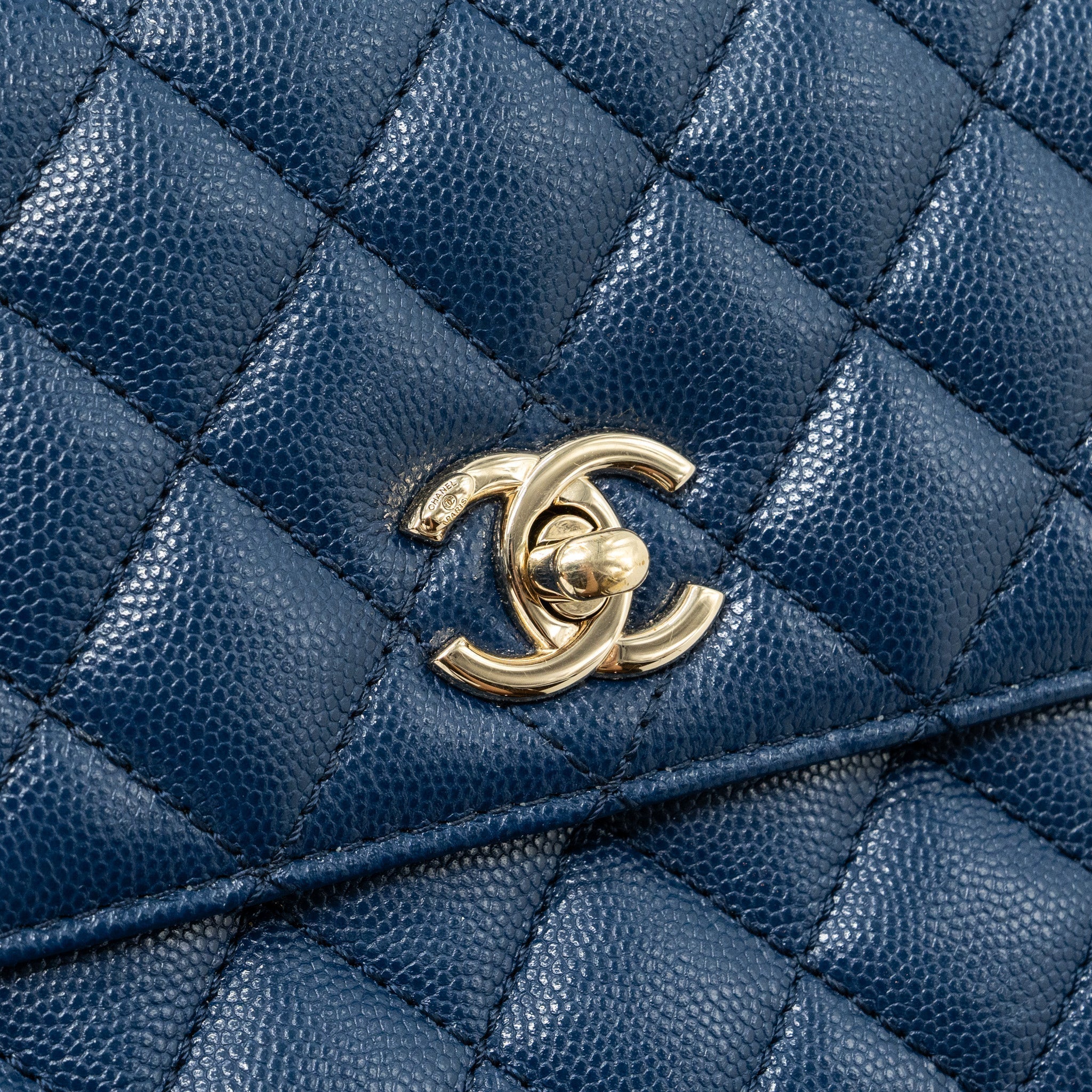 chanel-small-coco-handle-with-lizard-top-handle-caviar-navy-lghwmicrochip
