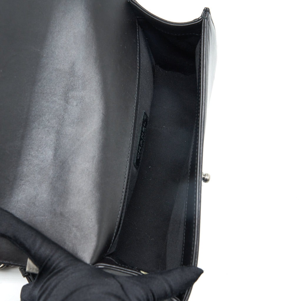 chanel-medium-boy-bag-lambskin-black-ruthenium-sliver-hardware