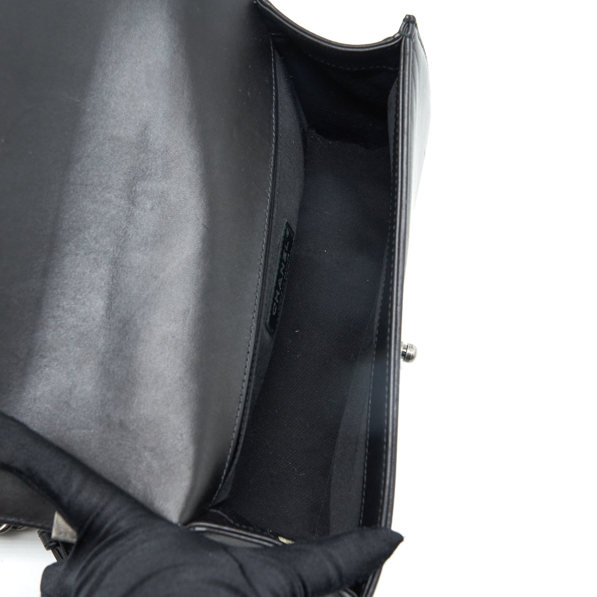 chanel-medium-boy-bag-lambskin-black-ruthenium-sliver-hardware