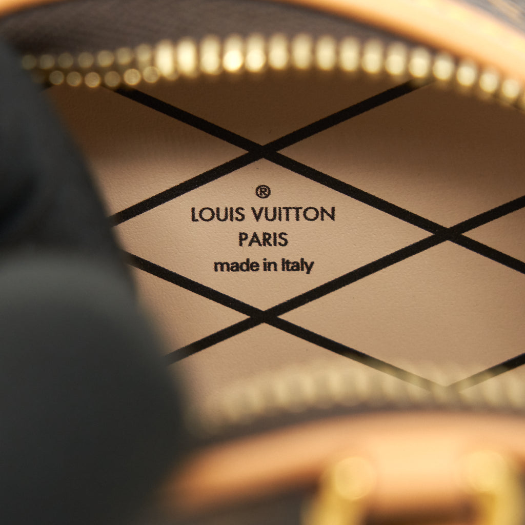 louis-vuitton-boite-chapeau-necklace-monogram-canvas