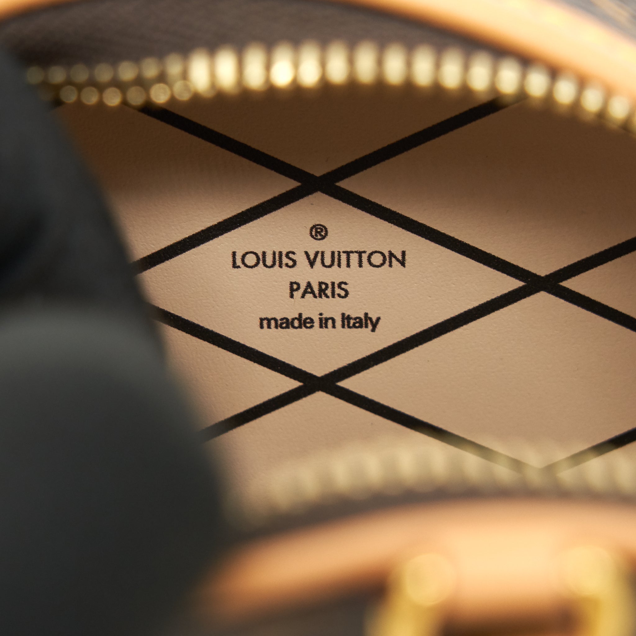 louis-vuitton-boite-chapeau-necklace-monogram-canvas