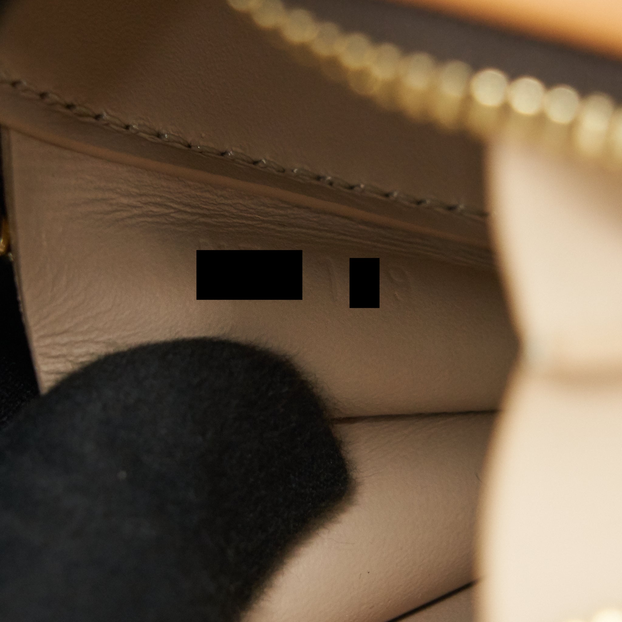 louis-vuitton-boite-chapeau-necklace-monogram-canvas