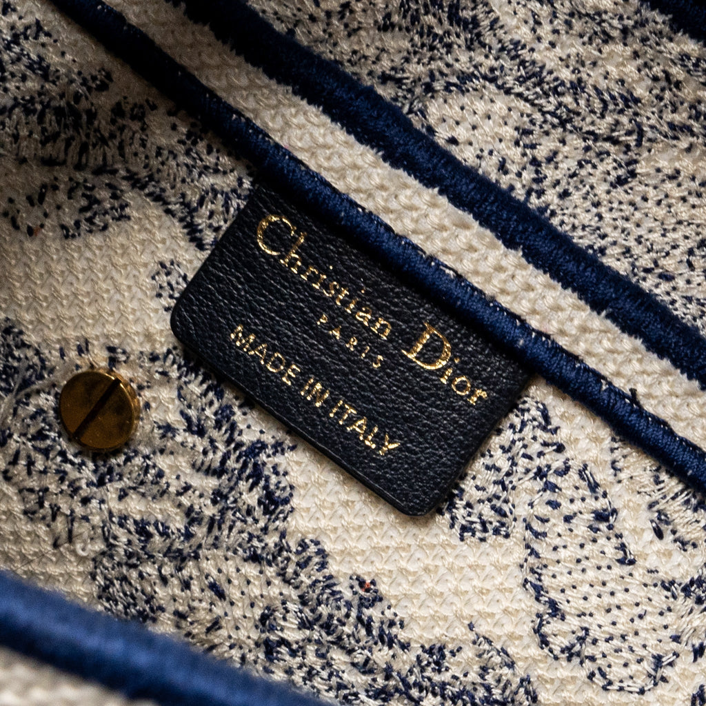 dior-medium-saddle-bag-toile-de-jouy-blue-ghw