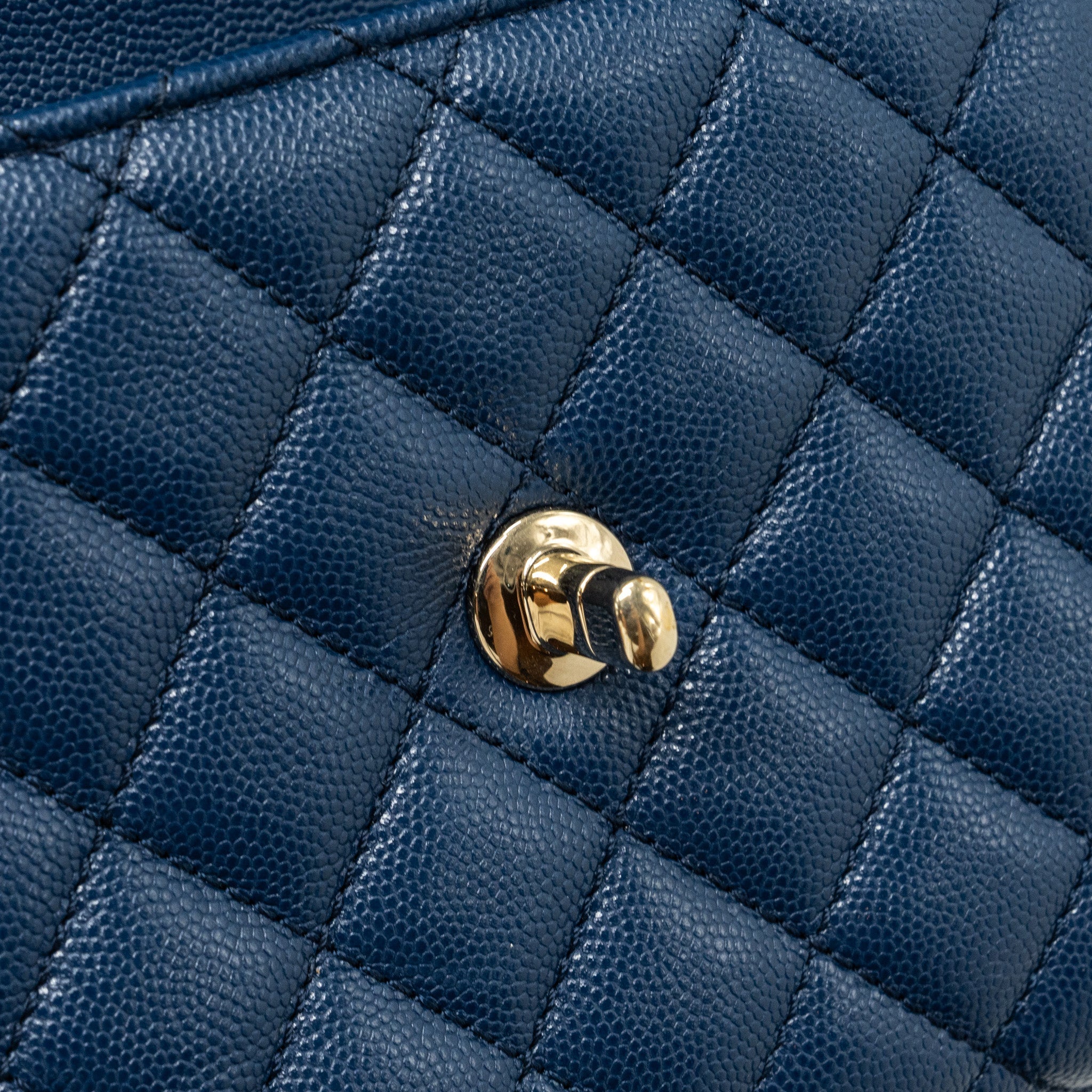chanel-small-coco-handle-with-lizard-top-handle-caviar-navy-lghwmicrochip