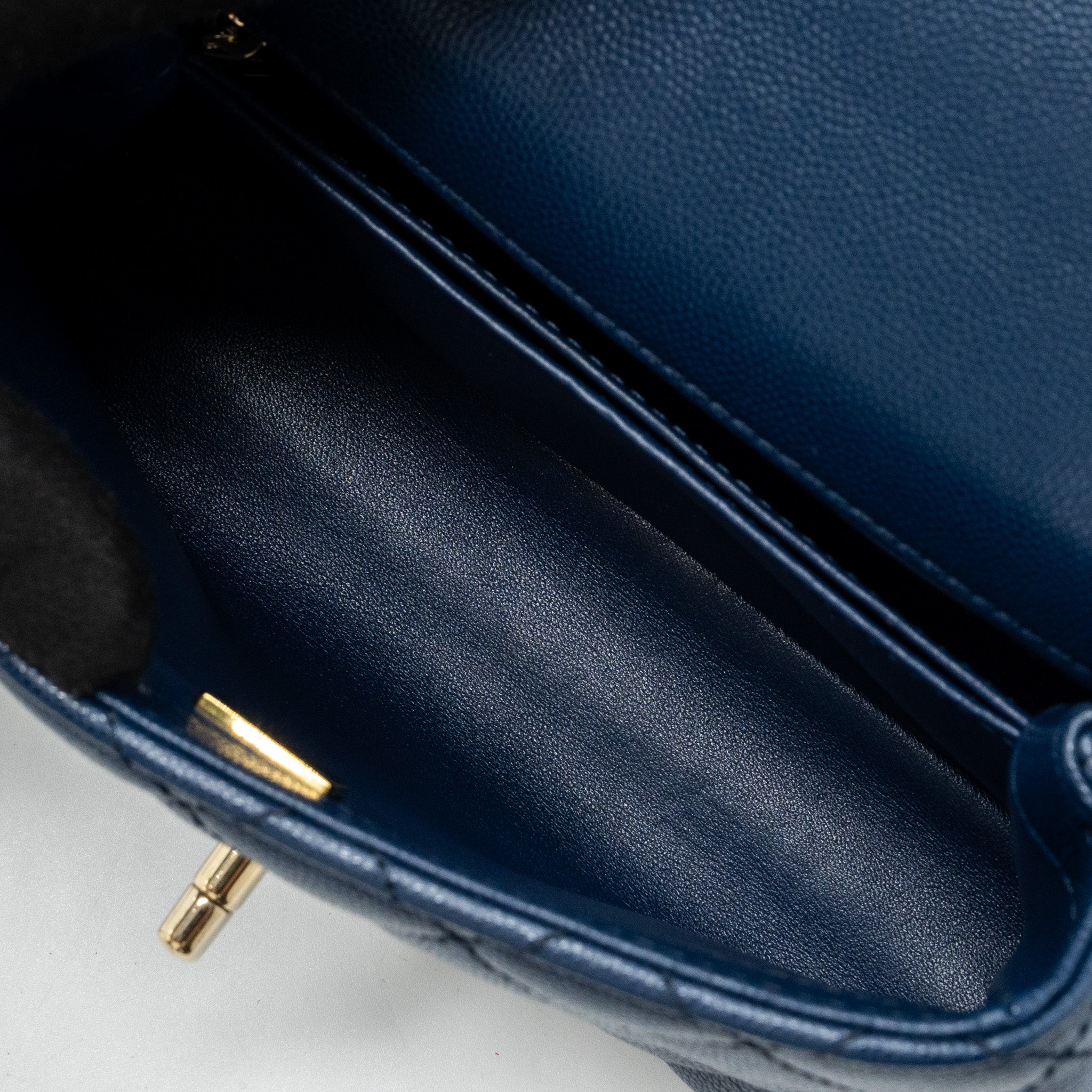 chanel-small-coco-handle-with-lizard-top-handle-caviar-navy-lghwmicrochip
