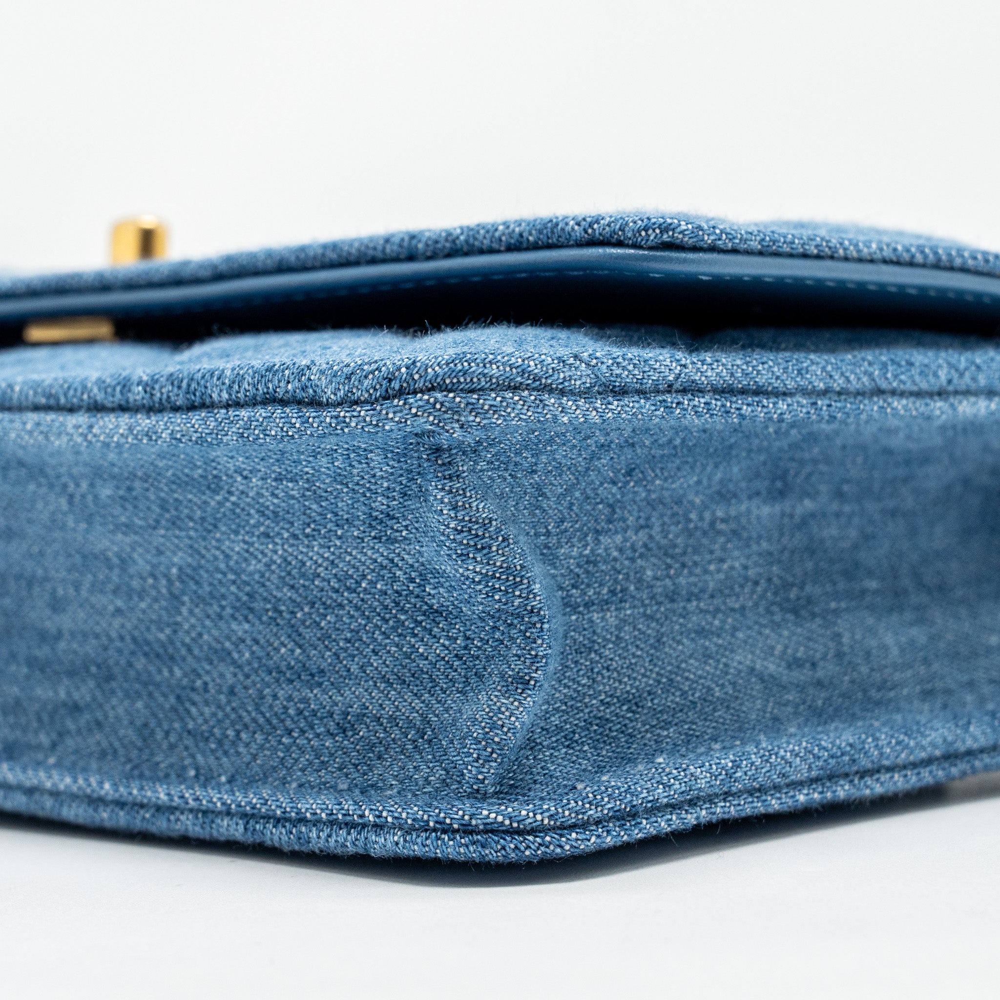 chanel-pearl-crush-wallet-on-chain-denim-blue-ghw-microchip-1
