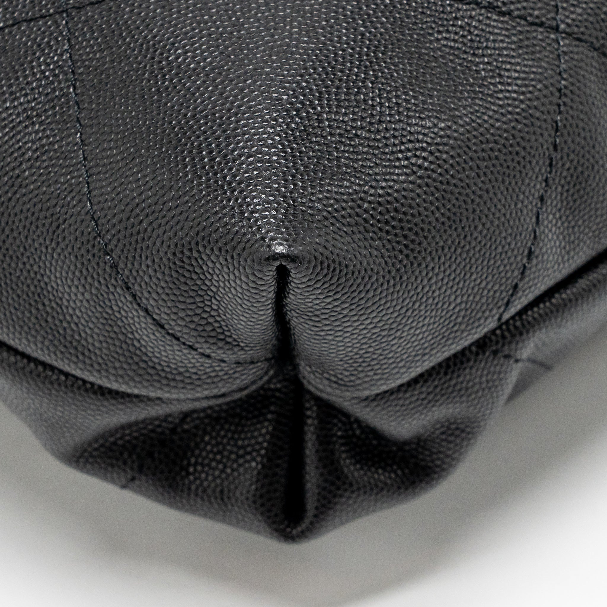 chanel-medium-22-bag-caviar-black-ghw-microchip