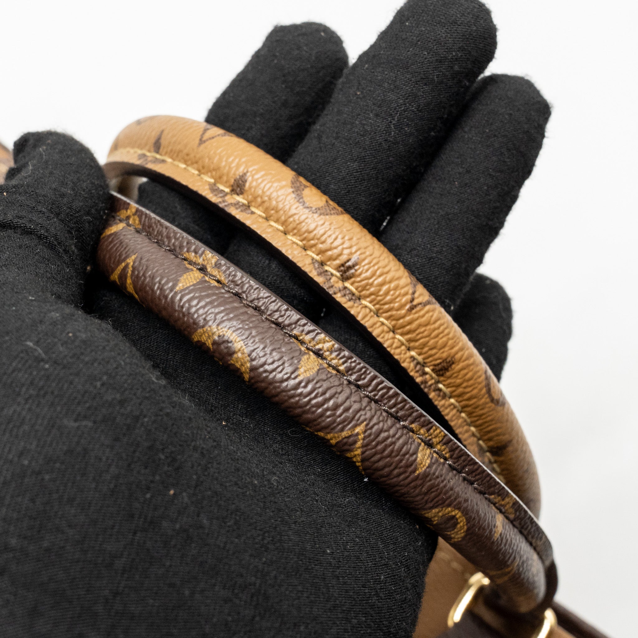 louis-vuitton-onthego-mm-monogram-canvas-ghw-11