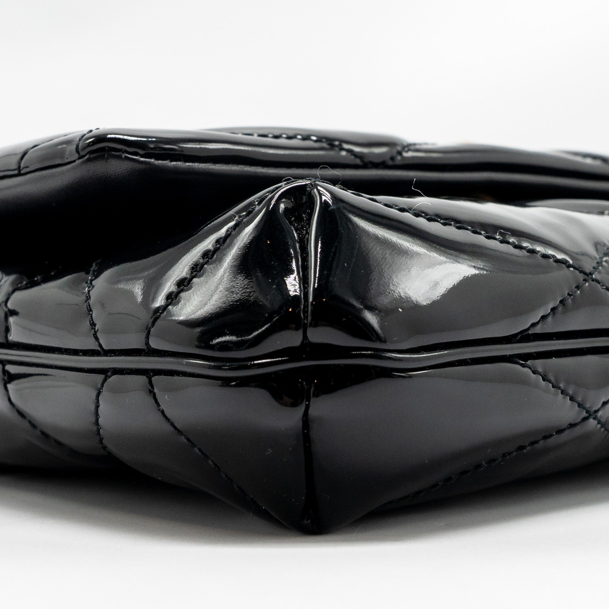 saint-laurent-ysl-le-5-a-7-quilted-shoulder-bag-patent-black-ghw