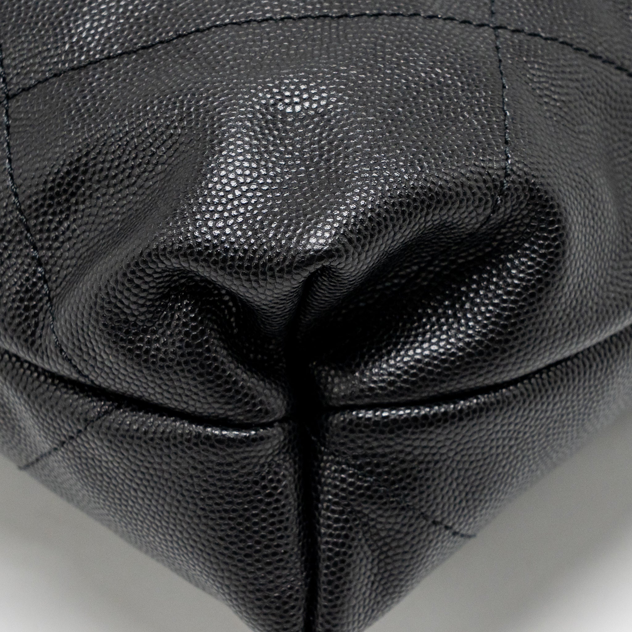 chanel-medium-22-bag-caviar-black-ghw-microchip