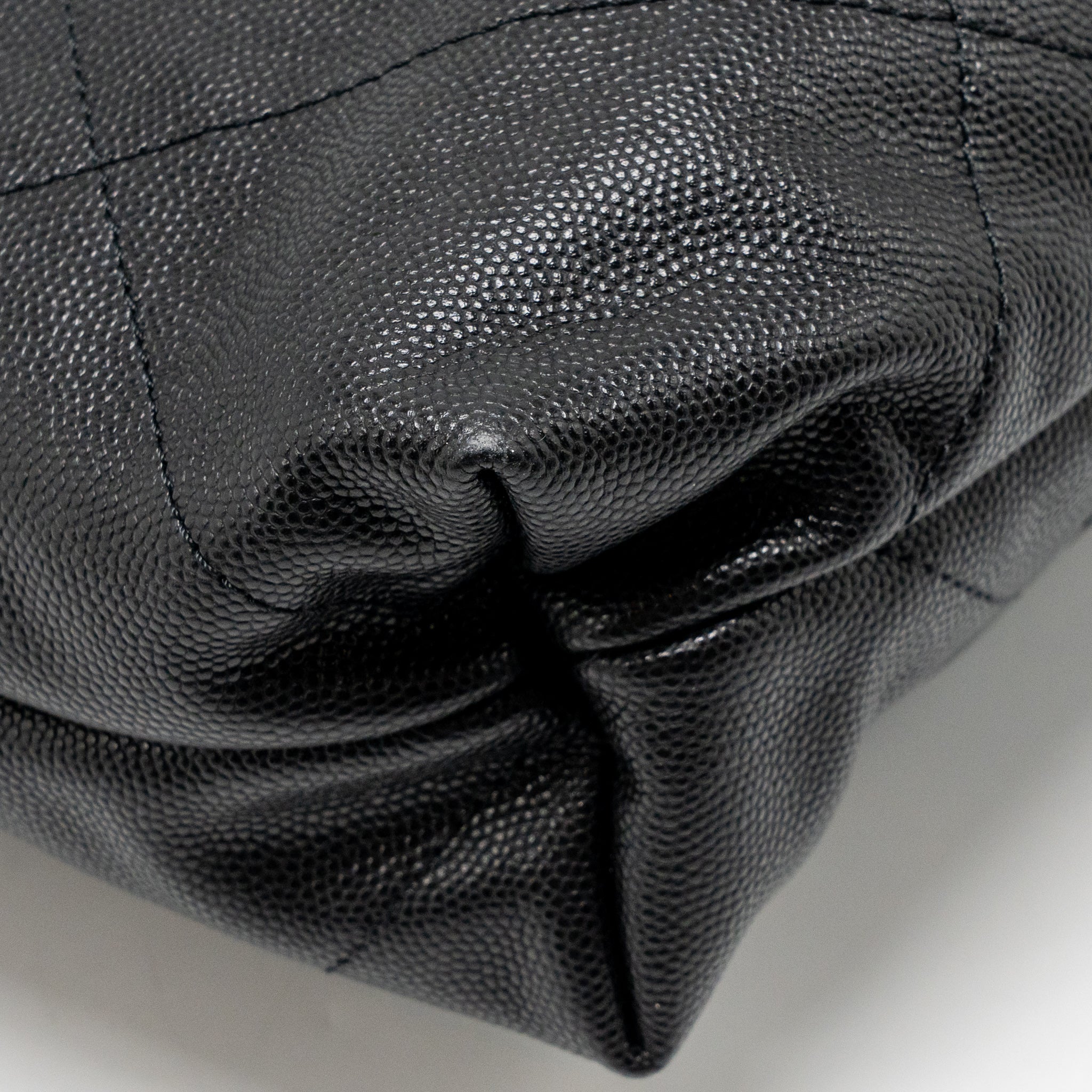 chanel-medium-22-bag-caviar-black-ghw-microchip