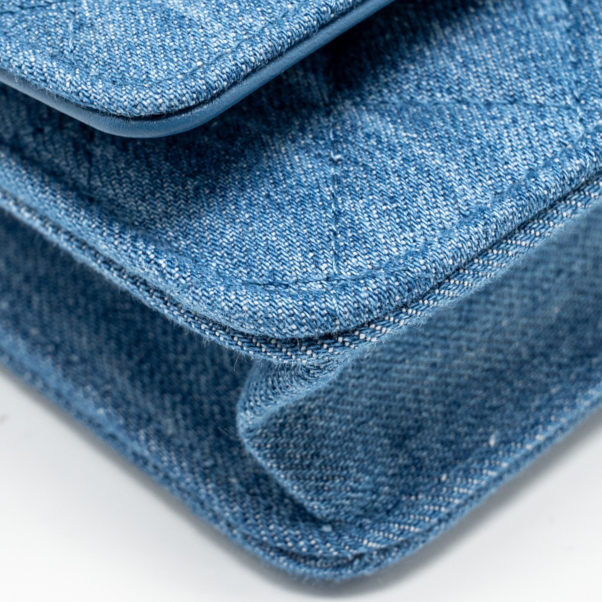 chanel-pearl-crush-wallet-on-chain-denim-blue-ghw-microchip-1
