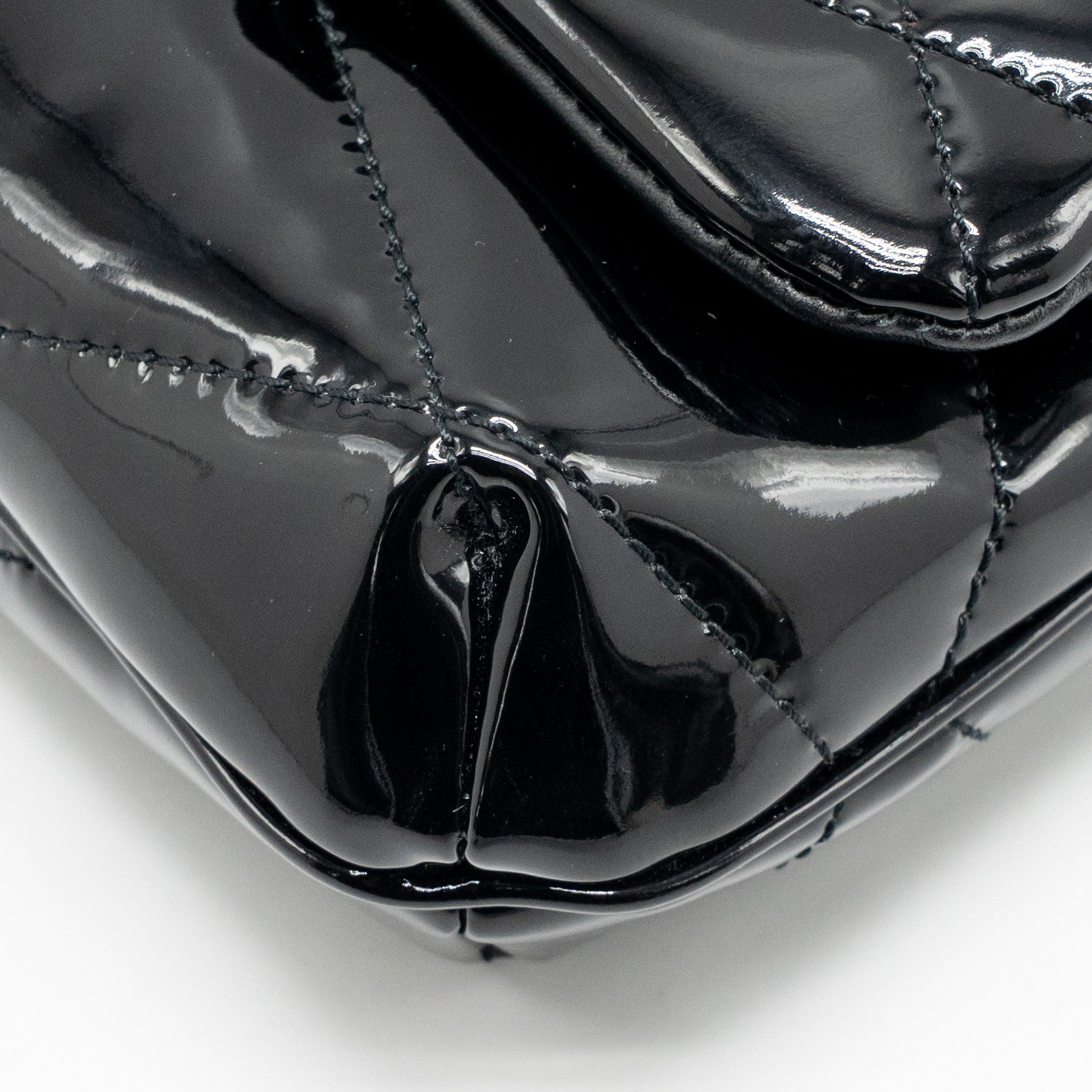 saint-laurent-ysl-le-5-a-7-quilted-shoulder-bag-patent-black-ghw