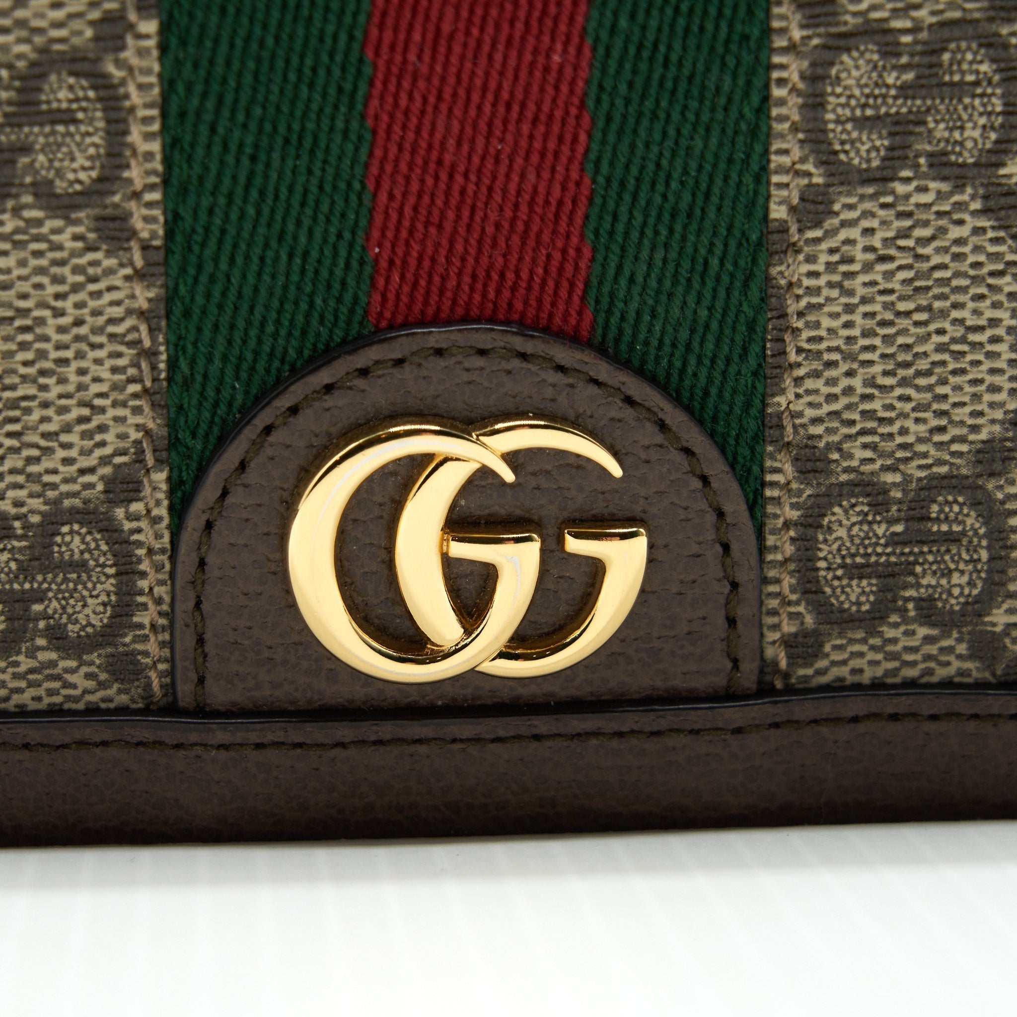 gucci-gg-canvas-bi-fold-wallet