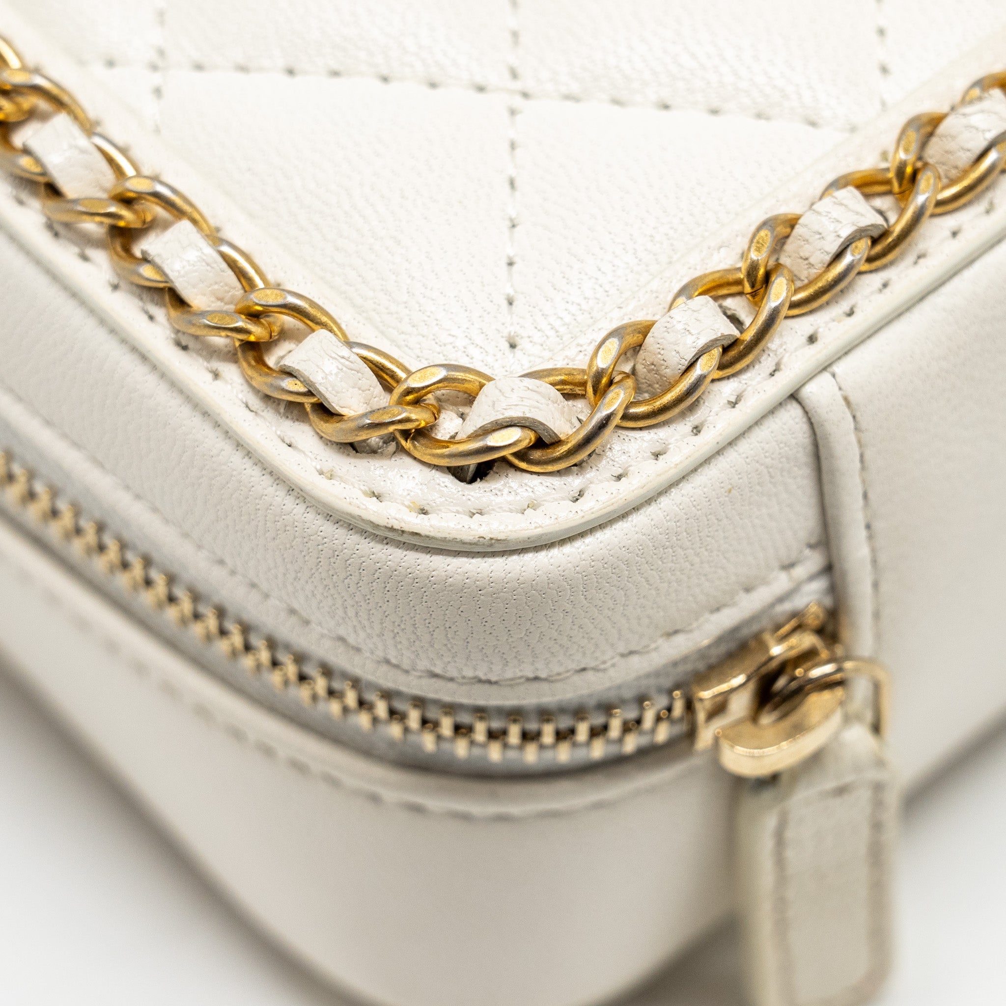 chanel-mini-vanity-clutch-with-chain-lambskin-white-ghw