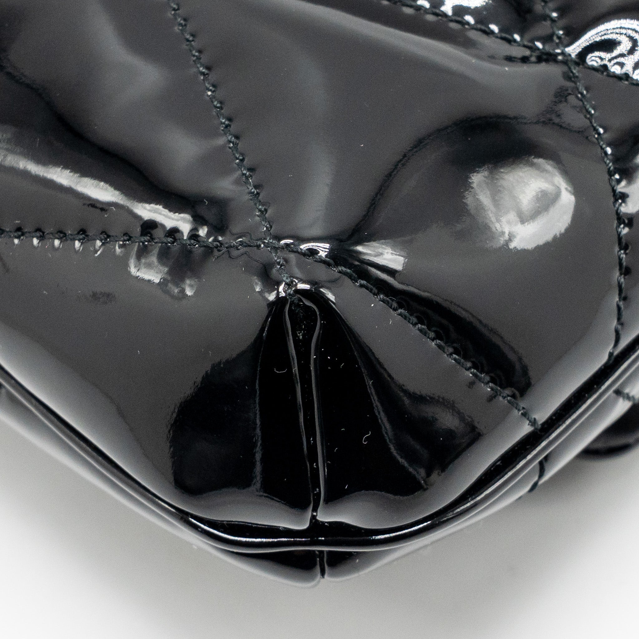 saint-laurent-ysl-le-5-a-7-quilted-shoulder-bag-patent-black-ghw