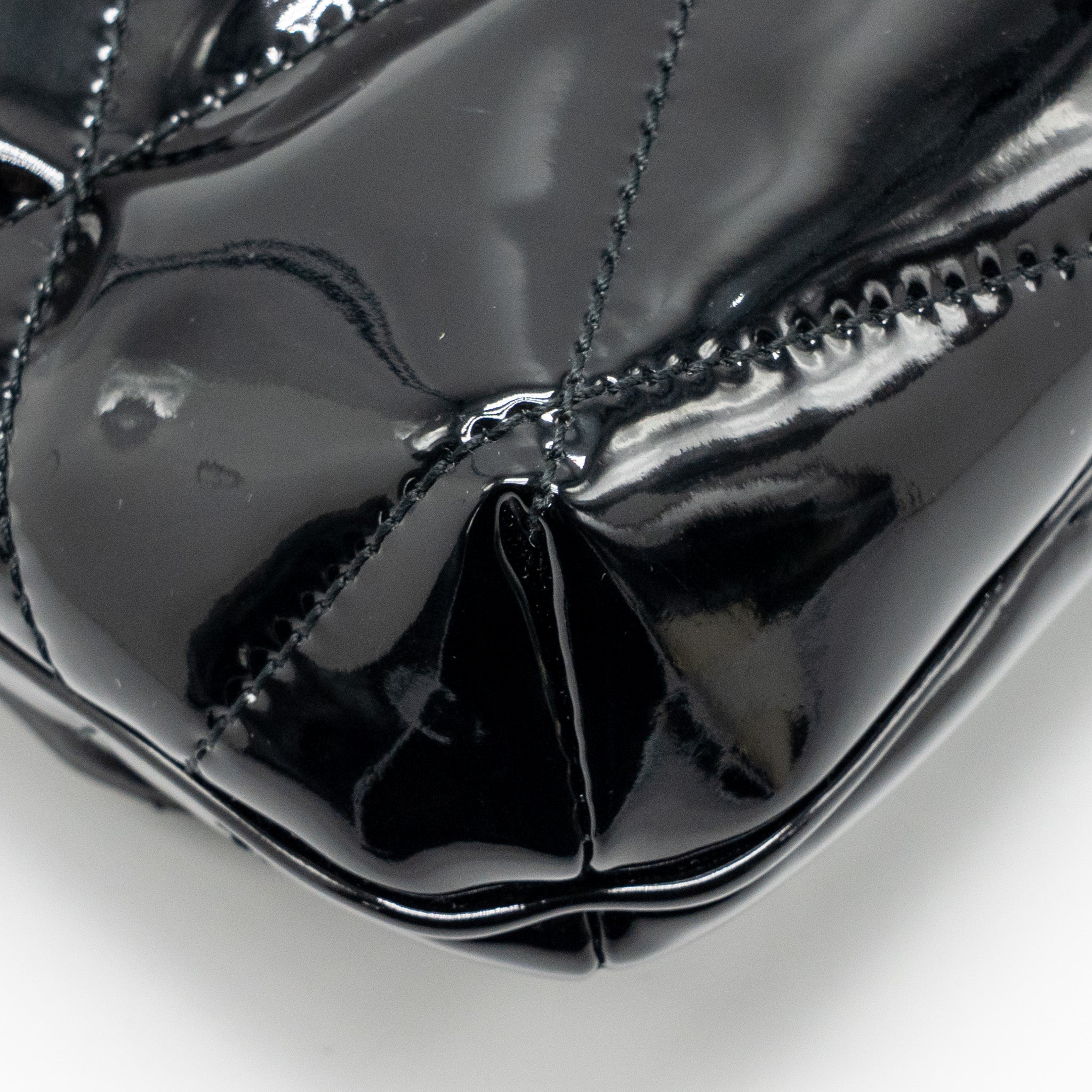 saint-laurent-ysl-le-5-a-7-quilted-shoulder-bag-patent-black-ghw