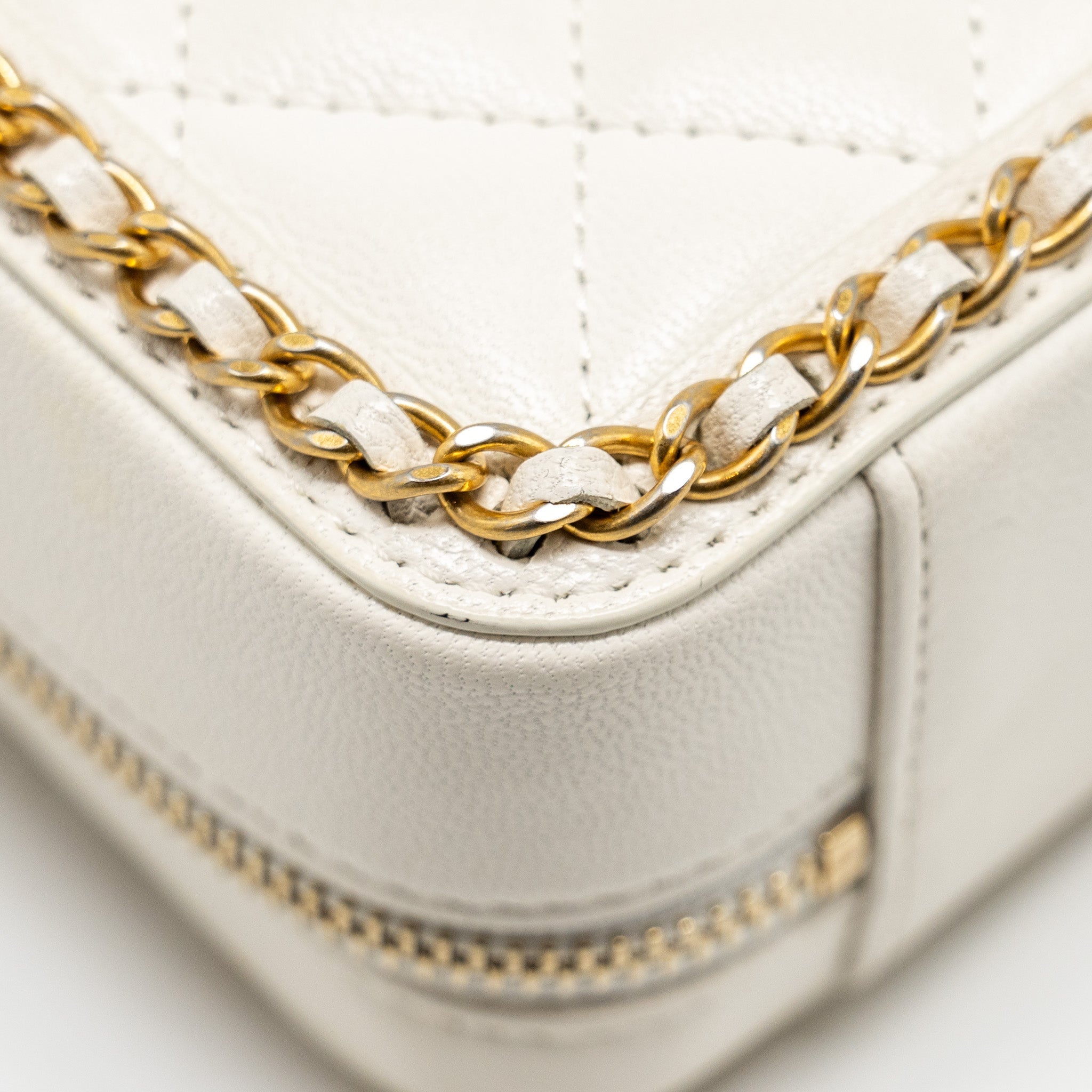 chanel-mini-vanity-clutch-with-chain-lambskin-white-ghw