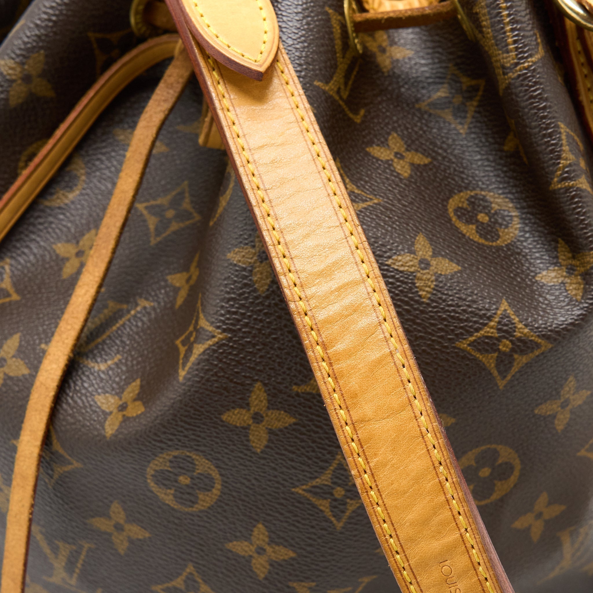 louis-vuitton-petit-noe-monogram-canvas-ghw-1