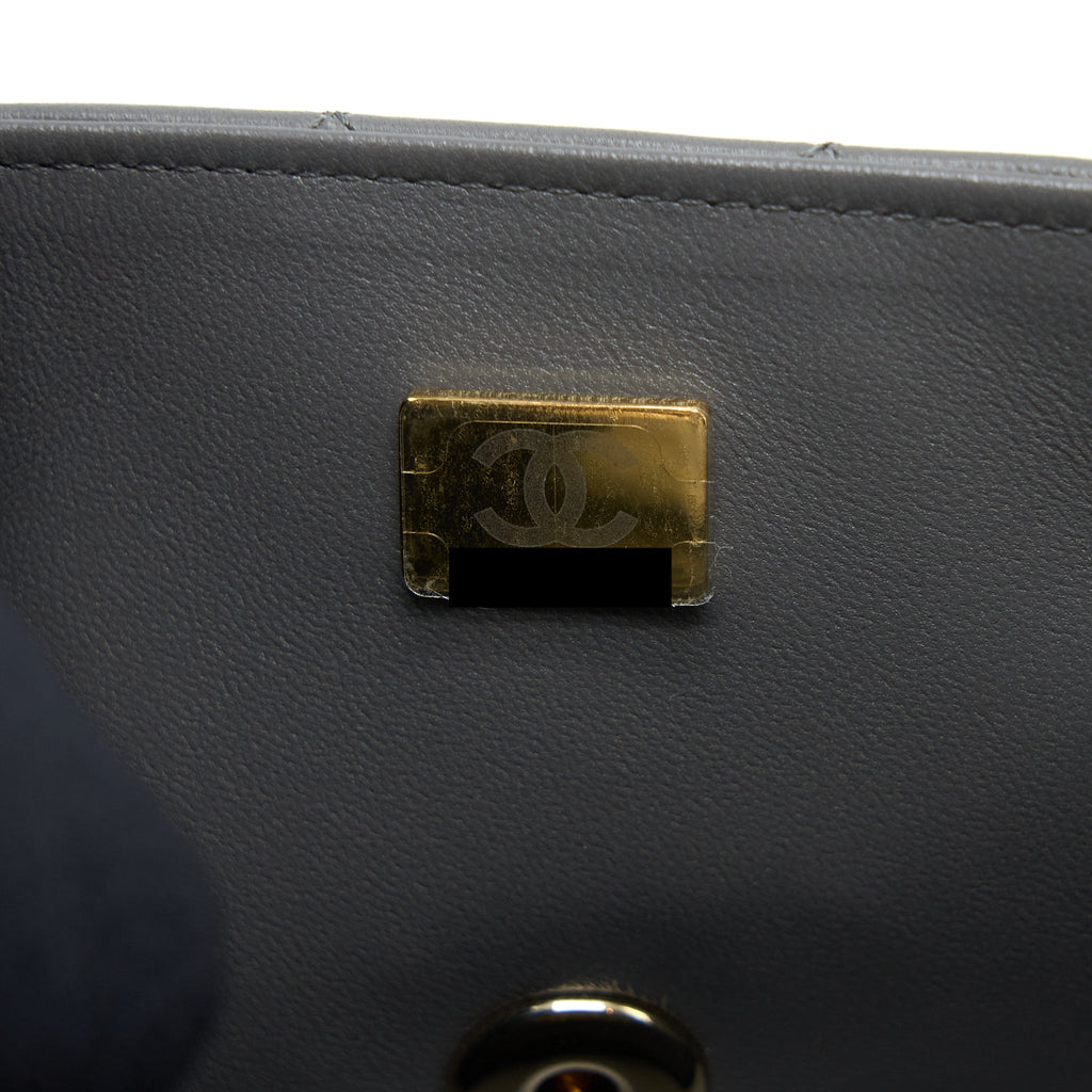 chanel-22a-mini-rectangular-flap-bag-lambskin-grey-lghw-microchip-2