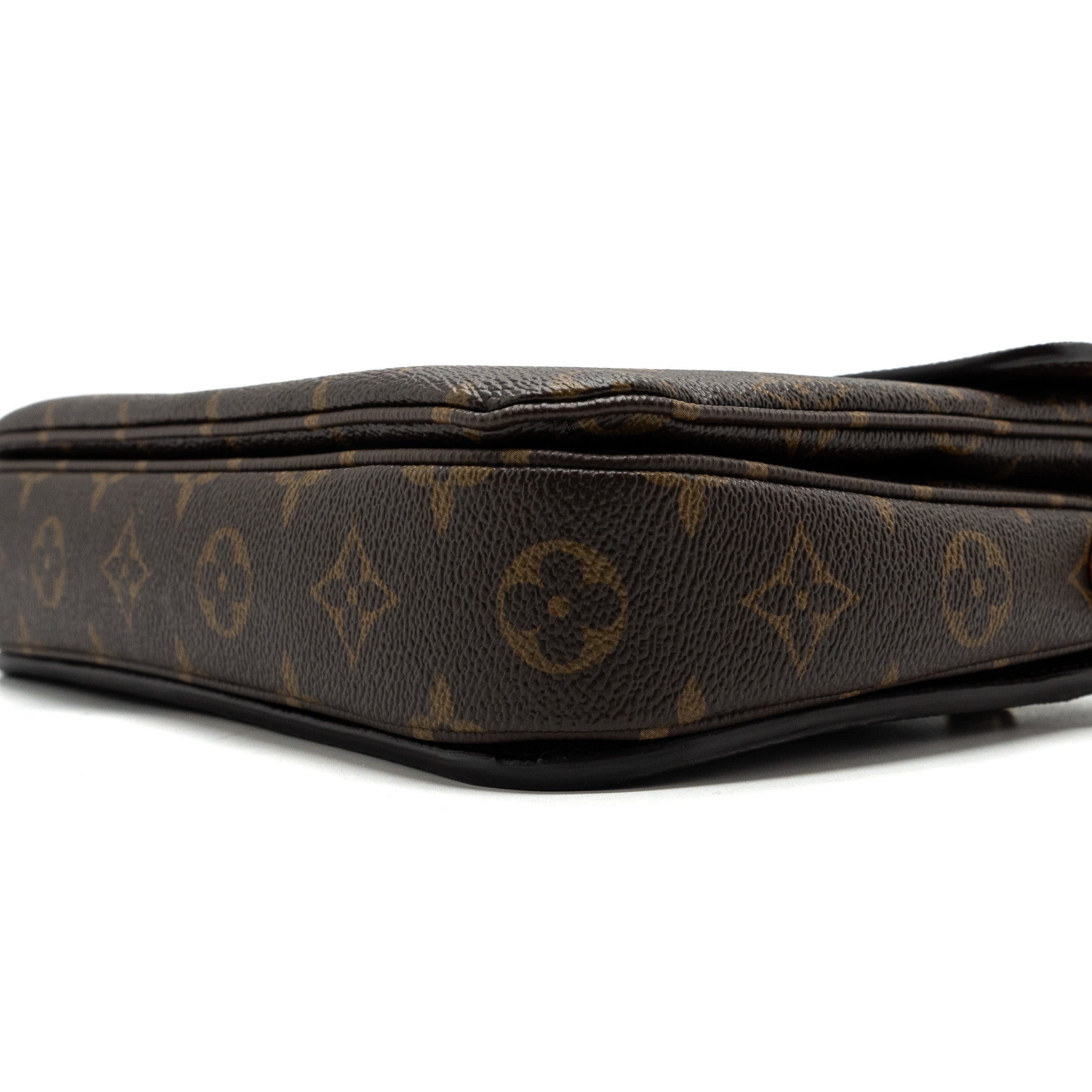 louis-vuitton-pochette-metis-monogram-canvas-ghw-19